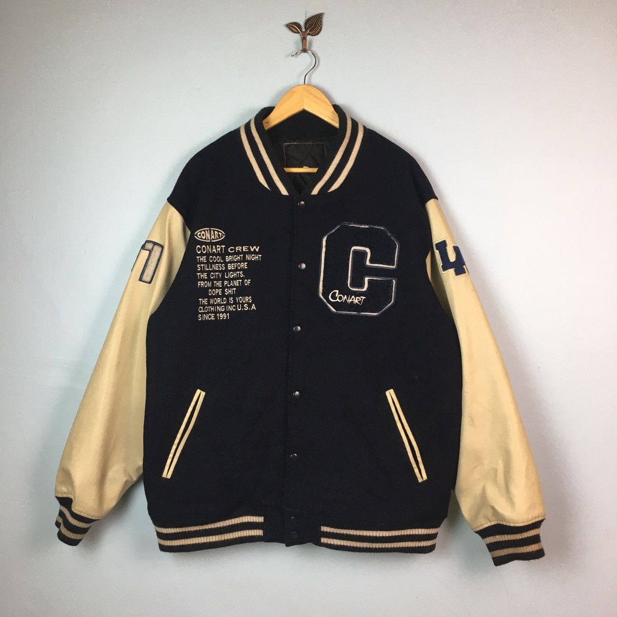 Japanese Brand CONART CREW EMBOSSED GRAFFITI WOOL VARSITY Size US XL / EU 56 / 4 - 3 Thumbnail