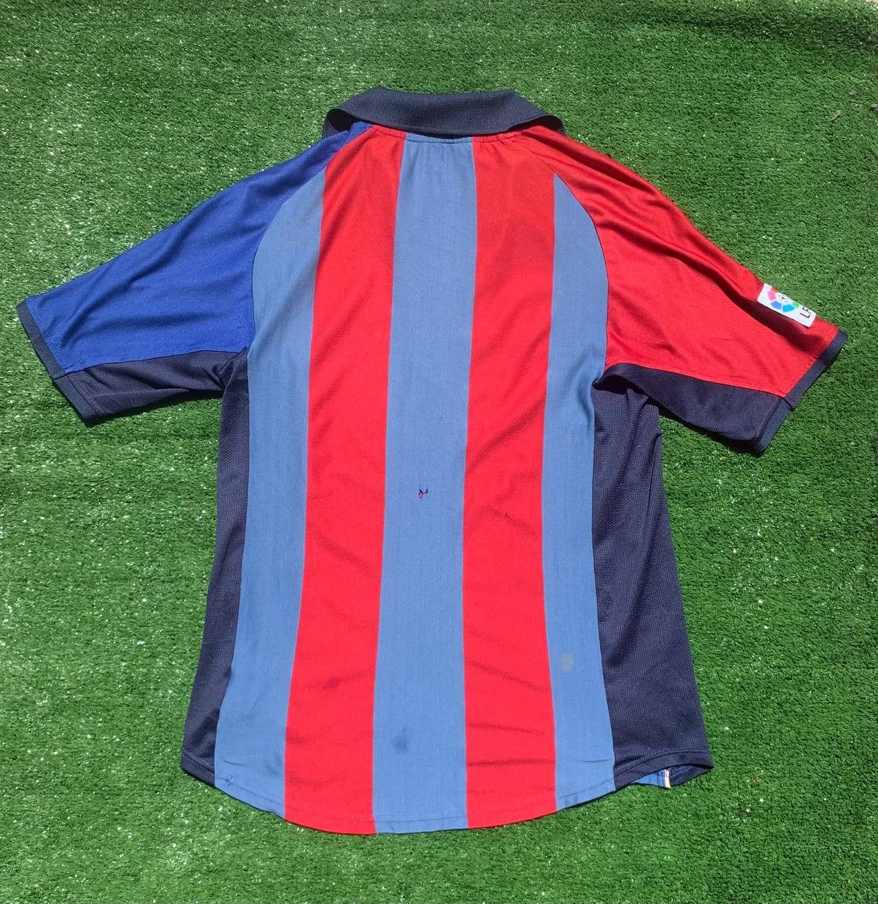 Vintage FC Barcelona 2001 - 2002 Nike Home Kit Size US S / EU 44-46 / 1 - 4 Thumbnail