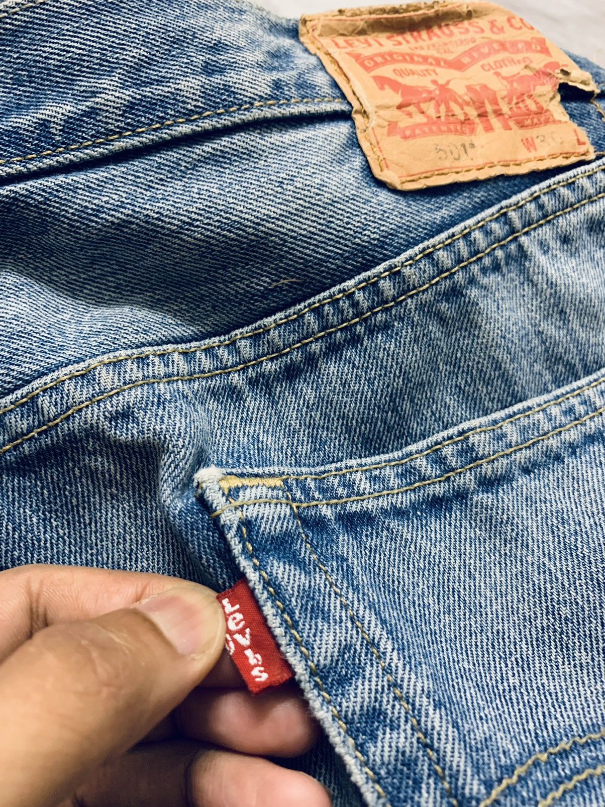 Levi's Vintage Levi’s Denim 501 Blue Wash Distressed Jean 38x29 Size US 38 / EU 54 - 13 Thumbnail