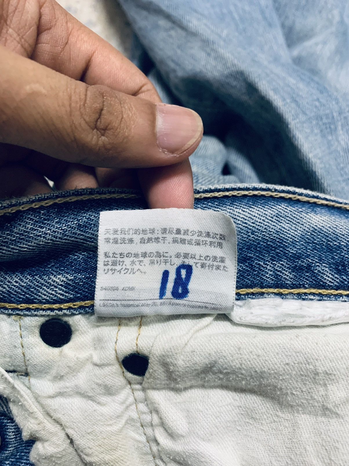 Levi's Vintage Levi’s Denim 501 Blue Wash Distressed Jean 38x29 Size US 38 / EU 54 - 16 Thumbnail