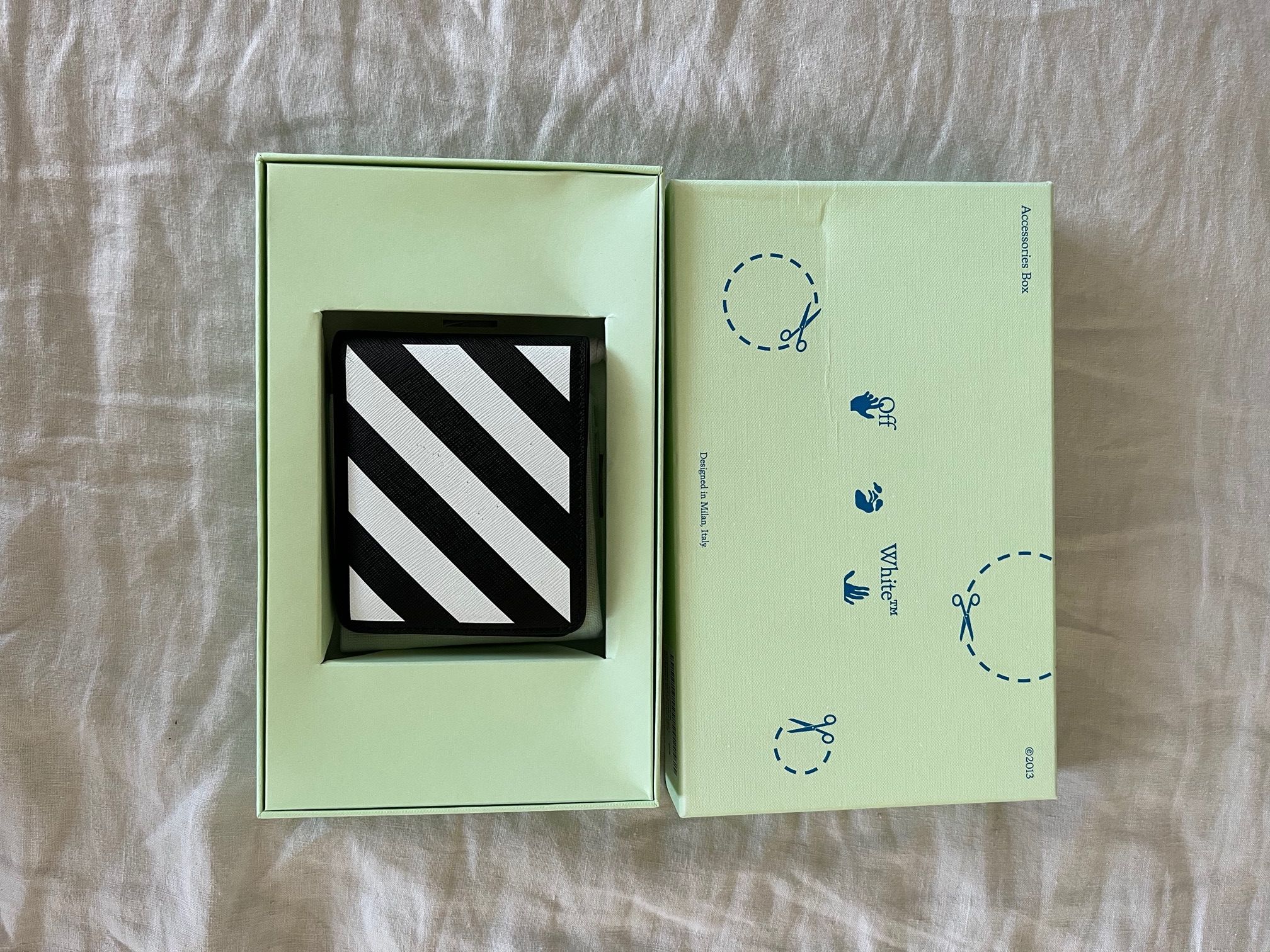 Off-White OMNC051F22LEA001 BINDER DIAG SAF ウォレット 財布 Off-White Off-White Binder Diag Saf Bifold Wallet | Grailed