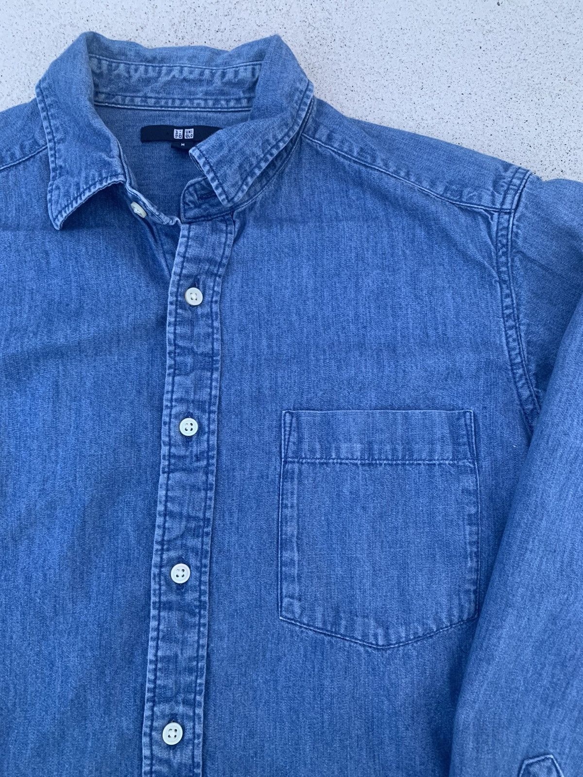 Uniqlo Uniqlo denim button up shirt (M) Size US M / EU 48-50 / 2 - 2 Thumbnail