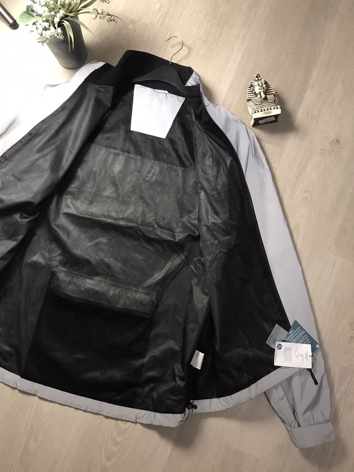 Goretex × Other × The Mountain Mountain Warehouse Reflective jacket size L Size US L / EU 52-54 / 3 - 13 Thumbnail