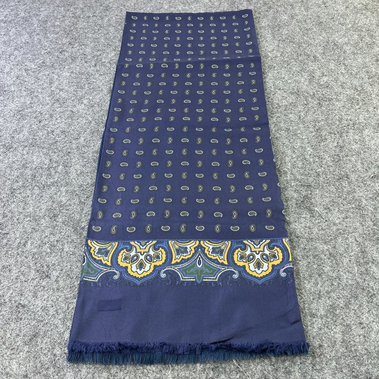 Paul Stuart Silk Scarf / Muffler / Neckwear T592
