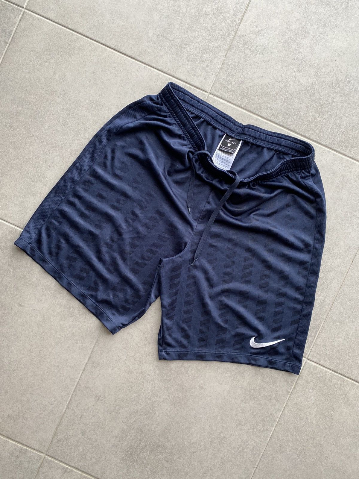 Nike Nike Dri Fit Shorts Size US 33 - 2 Thumbnail