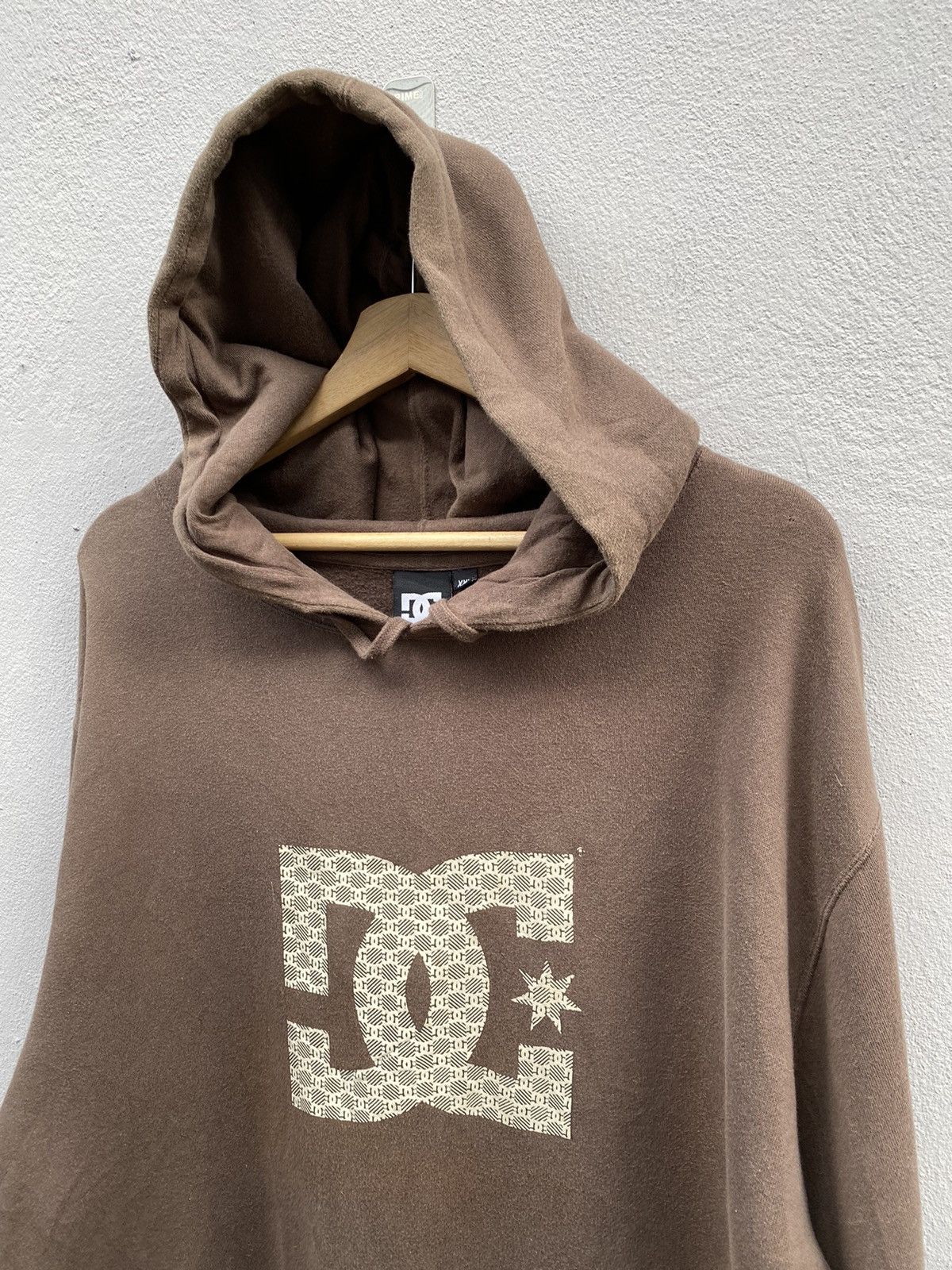 DC 🟤RARE🟤 Vintage 90s DCSHOE USA Monogram Logo XXL Brown Hoodie Size US XXL / EU 58 / 5 - 2 Thumbnail