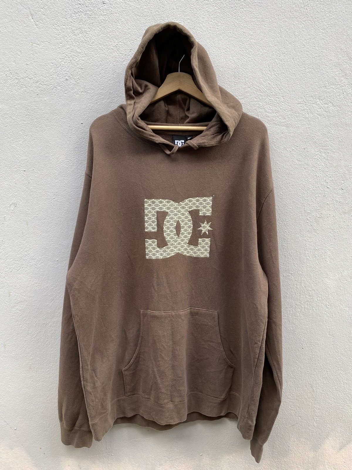 DC 🟤RARE🟤 Vintage 90s DCSHOE USA Monogram Logo XXL Brown Hoodie Size US XXL / EU 58 / 5 - 1 Thumbnail