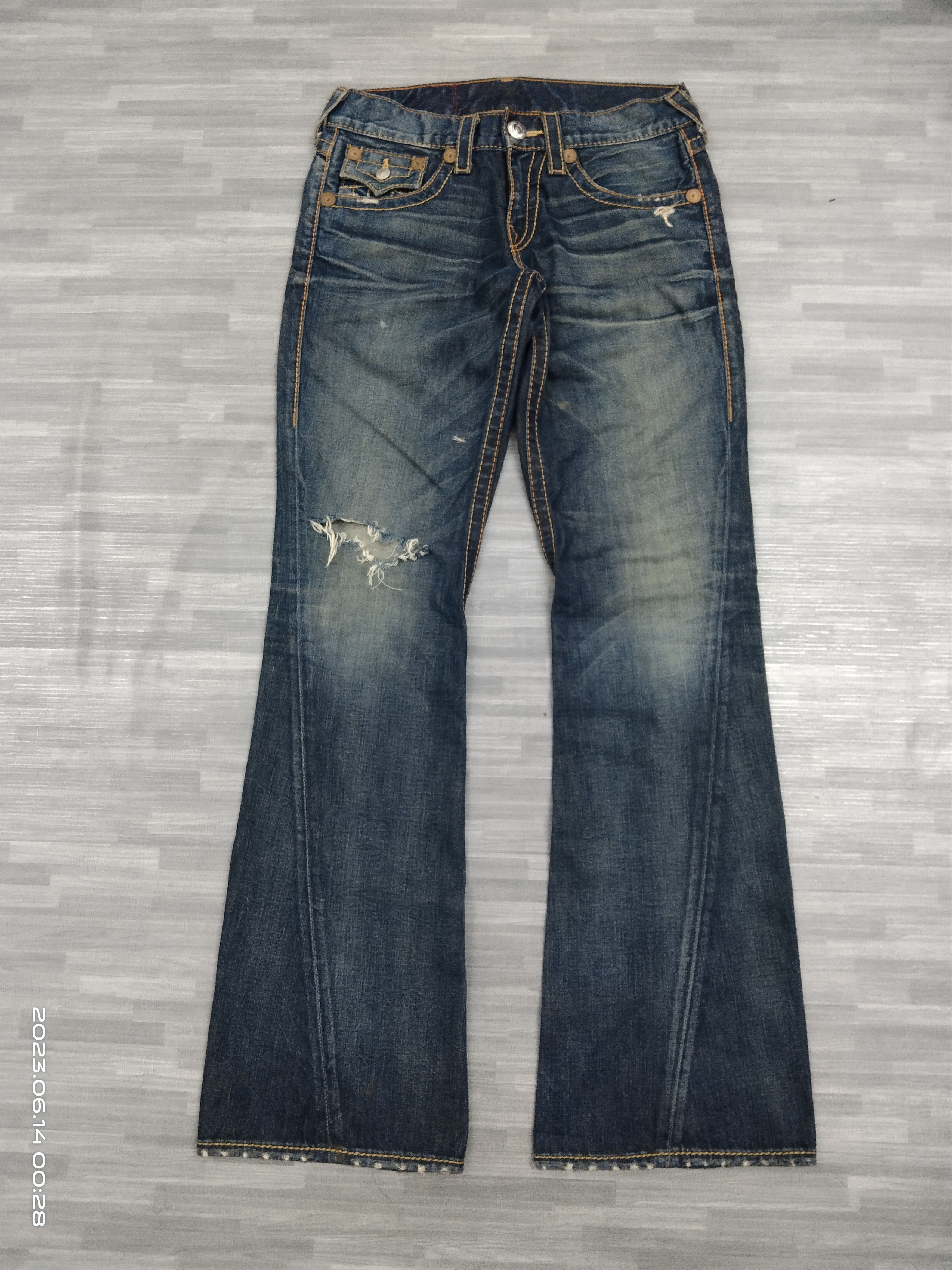 True Religion TWIST FLARE RIPED T.RELIGION DENIM PANTS Size US 29 - 2 Thumbnail