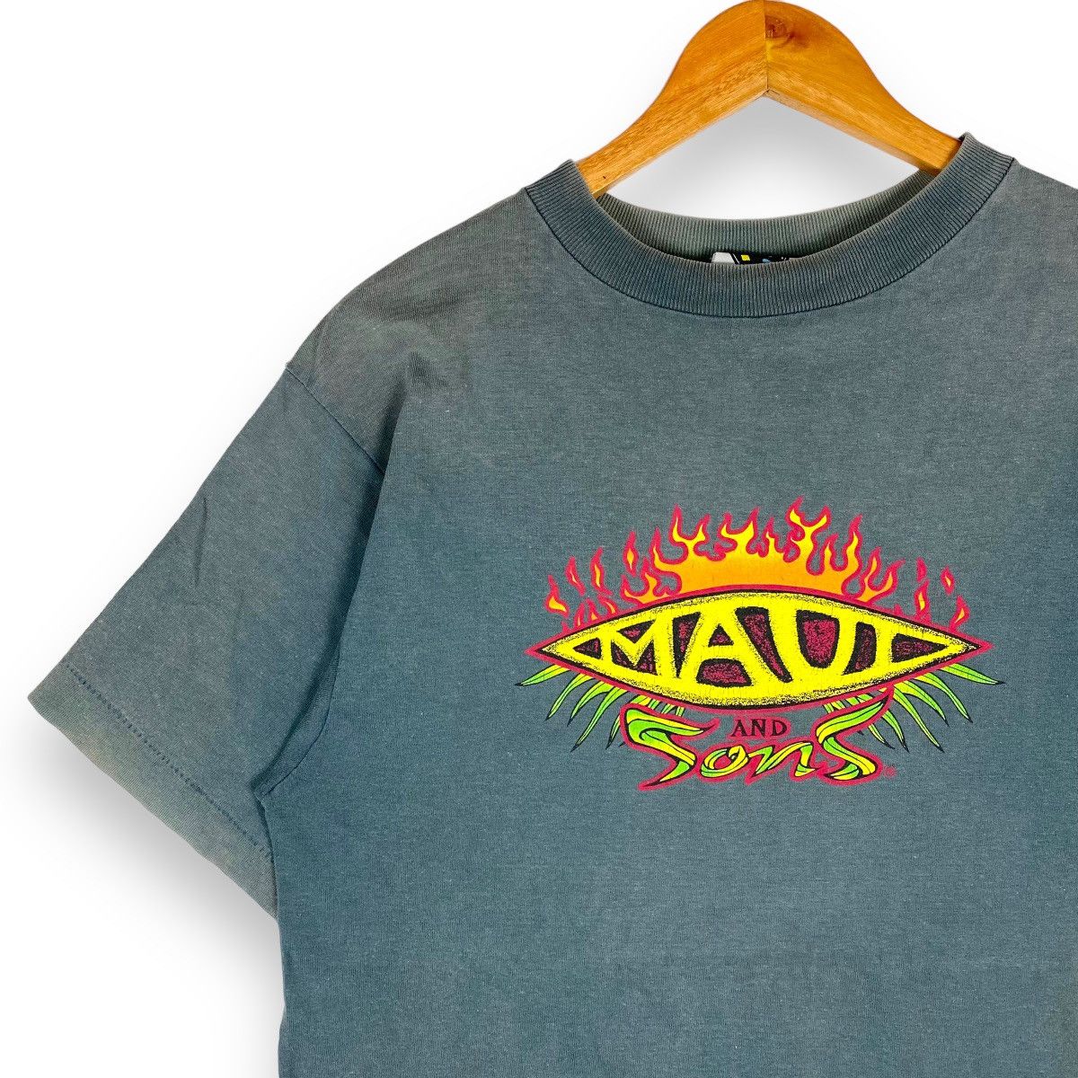 Maui and Sons × Vintage VINTAGE 90's MAUI AND SONS BIG GRAPHIC SURF TEE Size US M / EU 48-50 / 2 - 4 Thumbnail