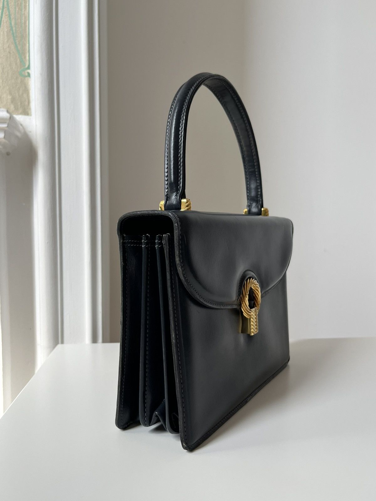 Gucci Vintage Gucci 1960s Navy Leather bag Made in Italy by Gucci Size ONE SIZE - 9 Thumbnail