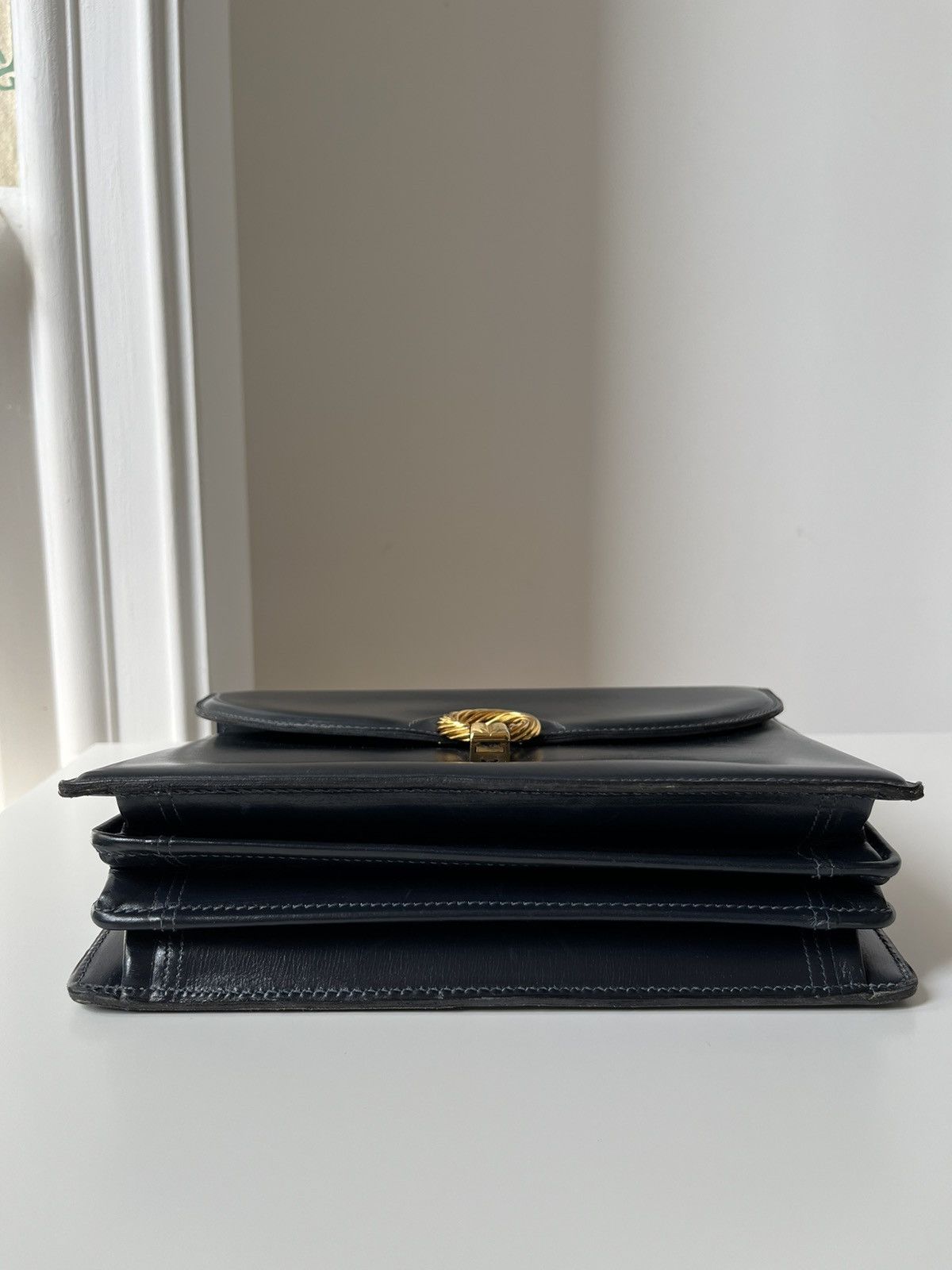 Gucci Vintage Gucci 1960s Navy Leather bag Made in Italy by Gucci Size ONE SIZE - 13 Thumbnail