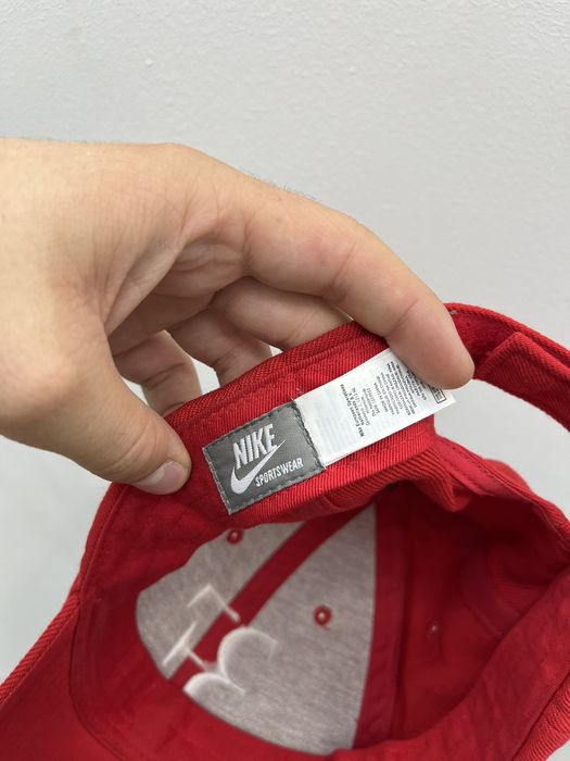 roger federer red cap