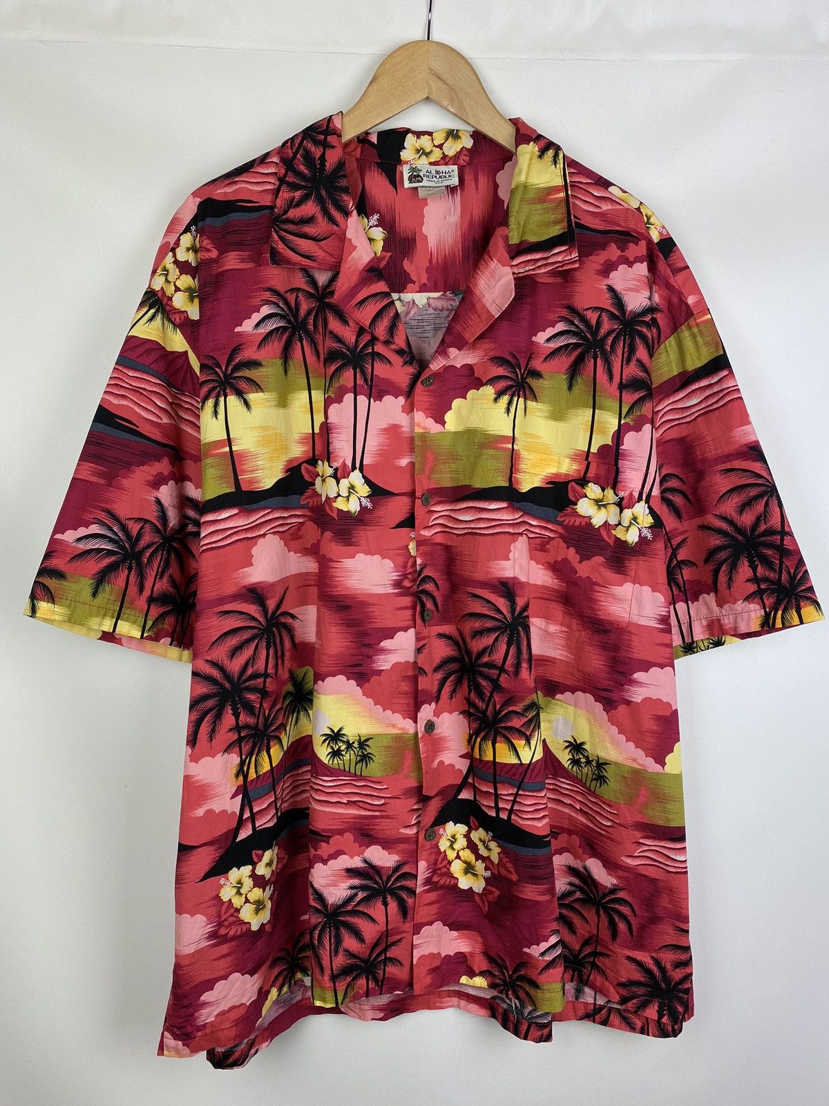 Vintage Aloha Republic vintage men’s Hawaiian shirt made in USA Size US XXL / EU 58 / 5 - 1 Thumbnail