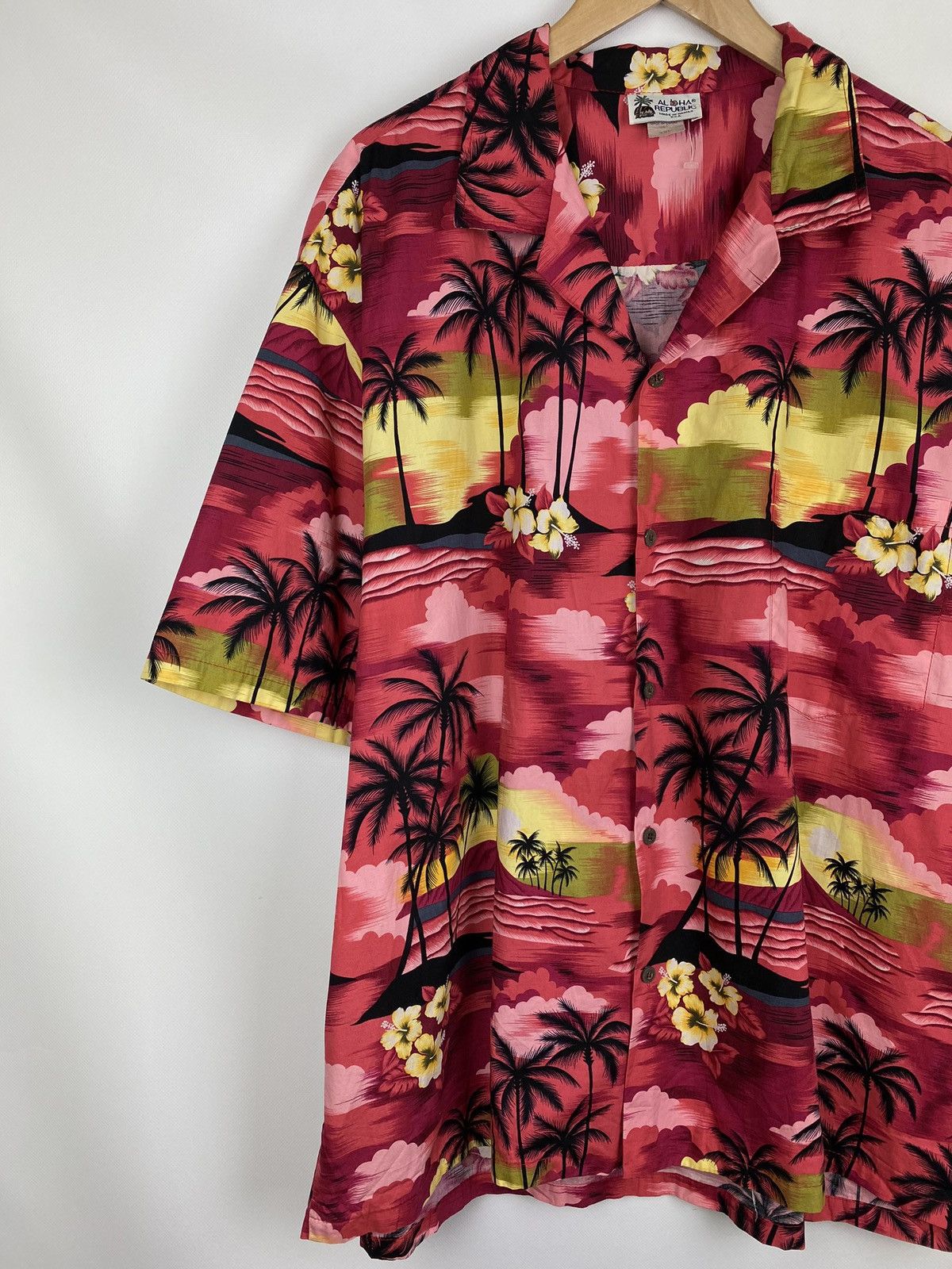Vintage Aloha Republic vintage men’s Hawaiian shirt made in USA Size US XXL / EU 58 / 5 - 6 Thumbnail