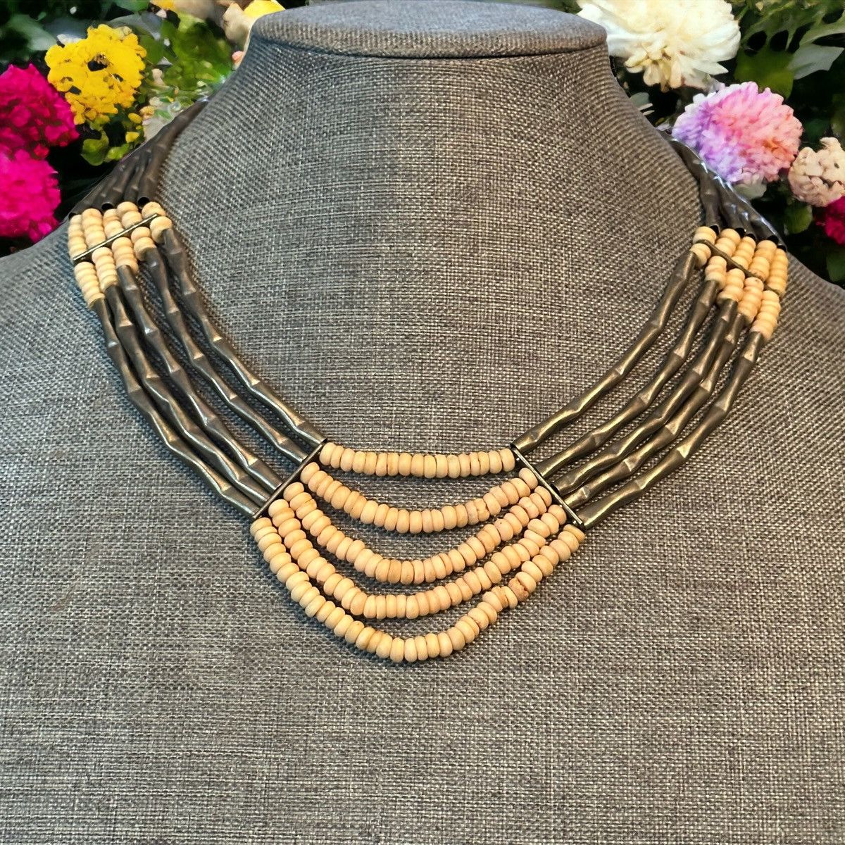 Vintage coral bead collar necklace