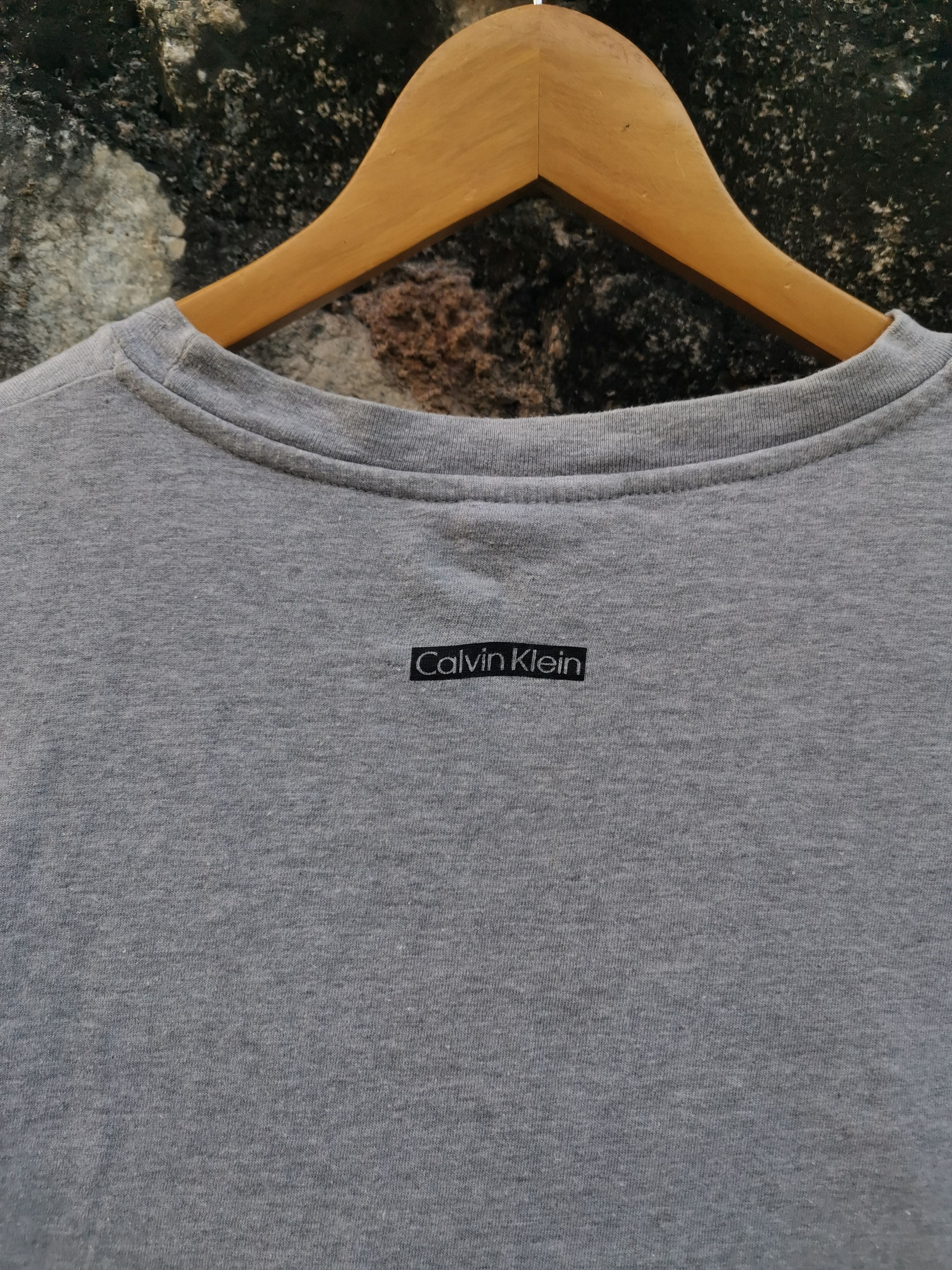 Calvin Klein Vintage 90s Calvin Klein Big Logo Tshirt Size US XL / EU 56 / 4 - 4 Thumbnail