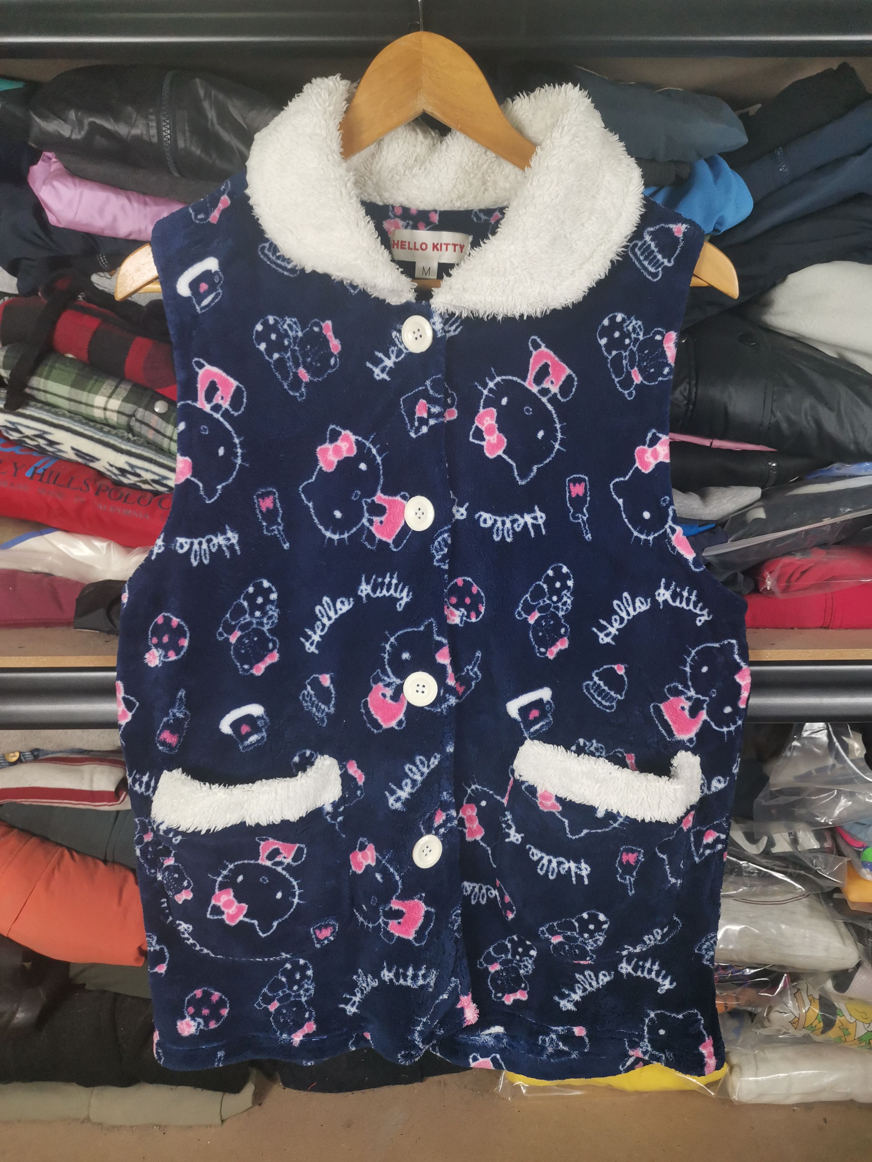 Anime × Japanese Brand × Vintage Vintage Anima Hello Kitty Fleece Vest Size US M / EU 48-50 / 2 - 1 Thumbnail