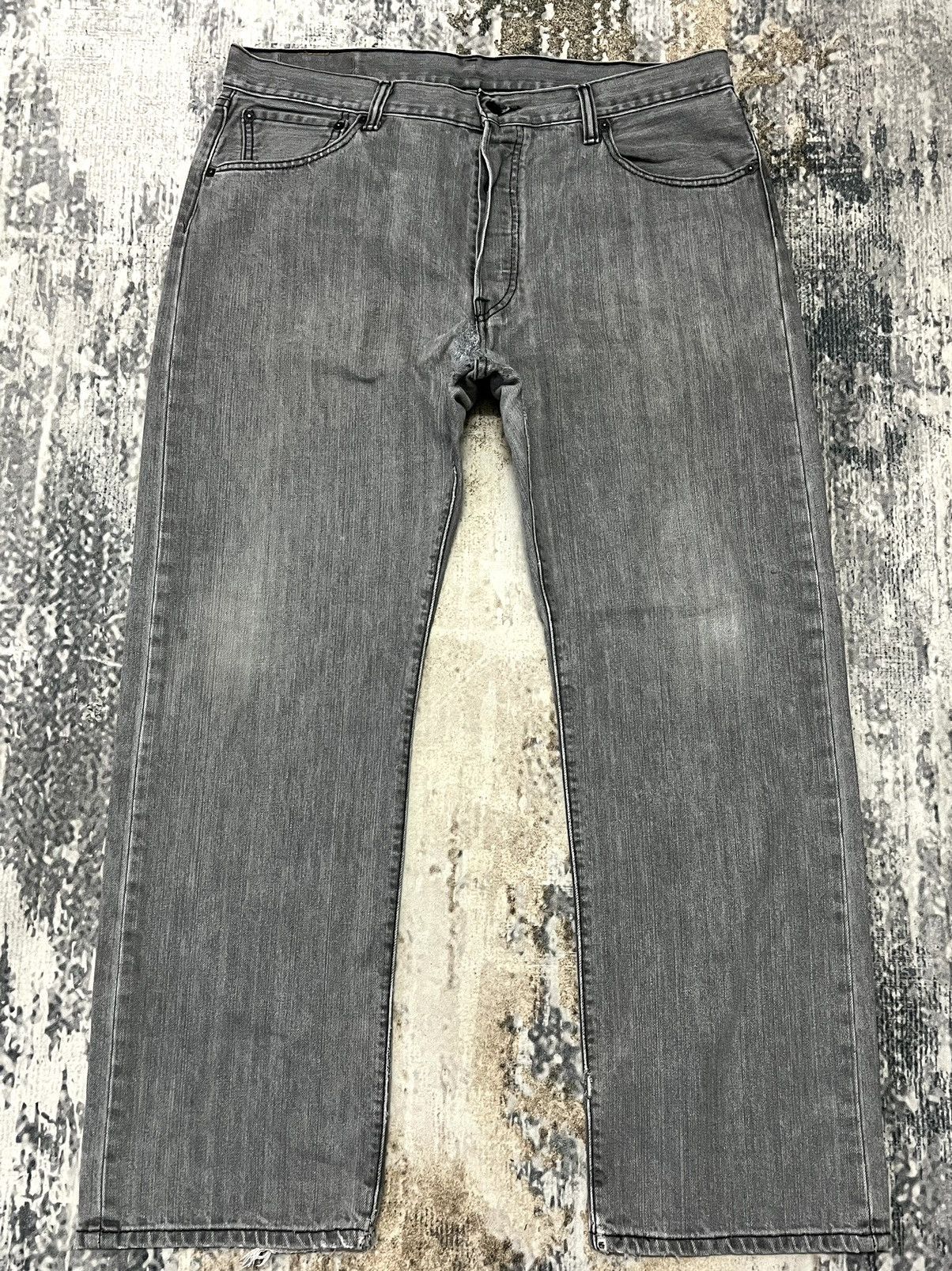 Image of Avant Garde x Vintage 90’S Levis 501 Distressed Jeans Denim Pant in Grey, Men's (Size 36)