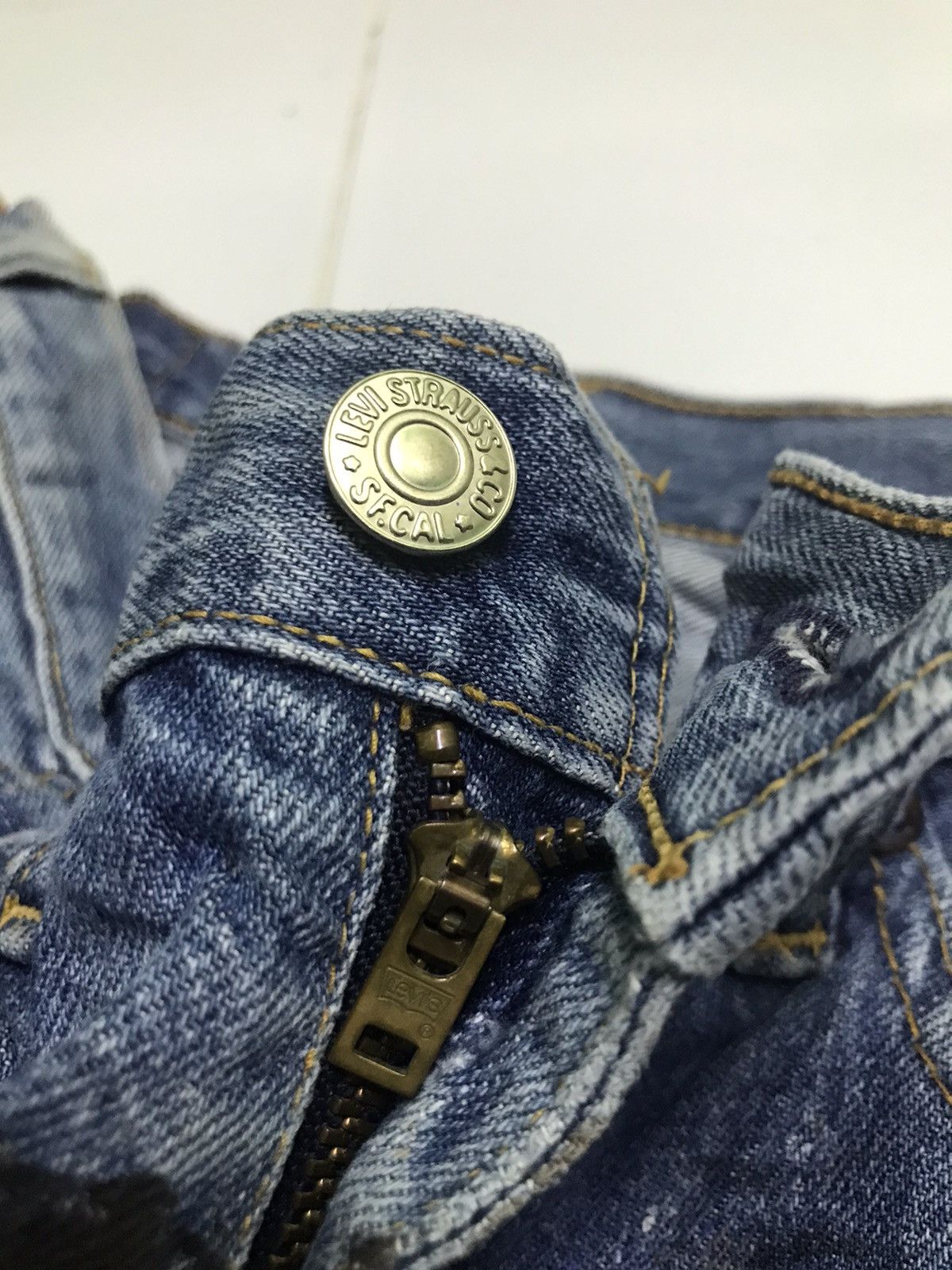 Levi's Vintage Clothing 33x30 Vintage Levi’s paint distressed light blue denim jeans Size US 33 - 4 Thumbnail
