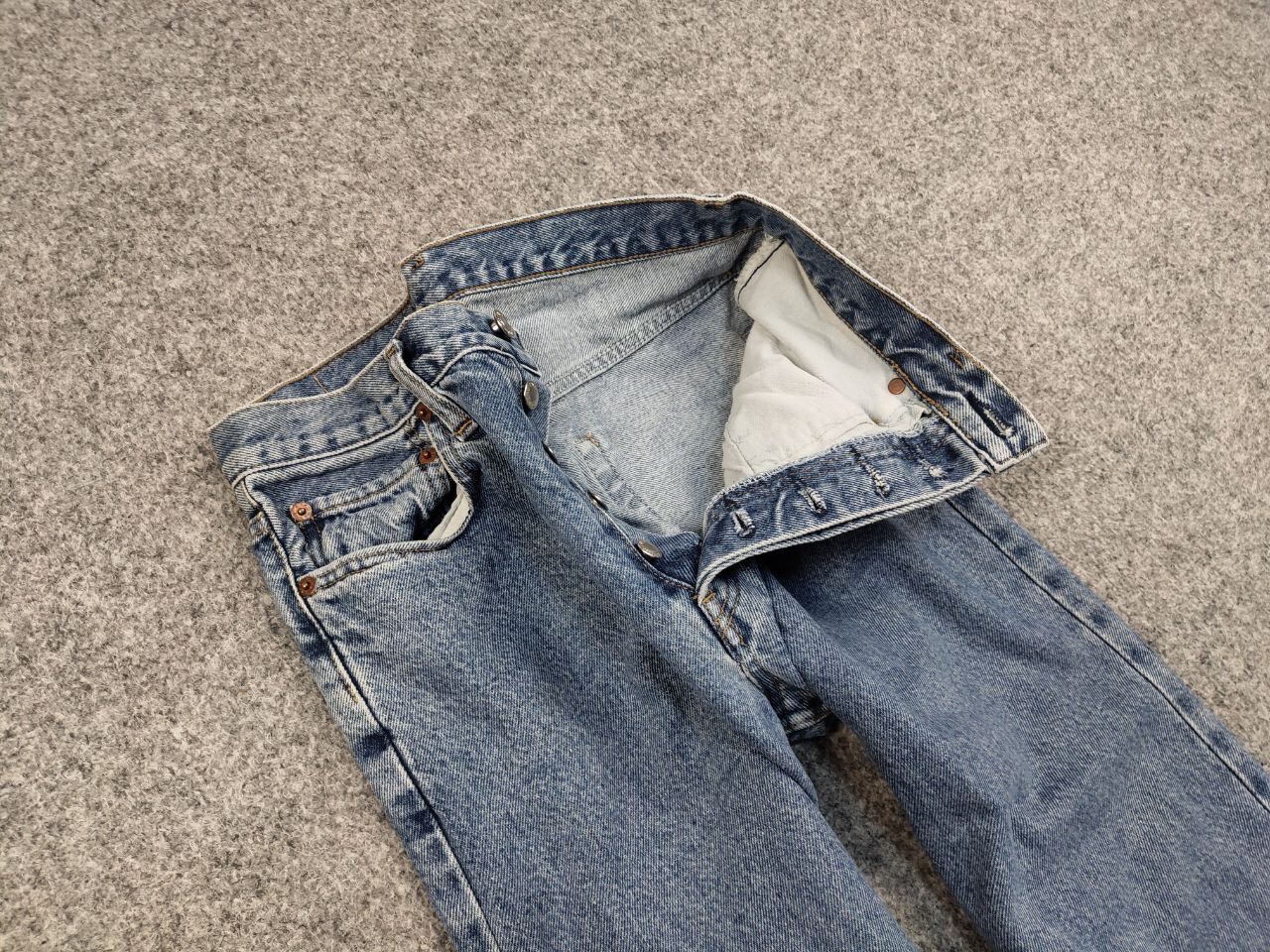Levi's Vintage 90's Levis 501 Classic Faded Denim Jeans Made in USA Size US 31 - 12 Thumbnail