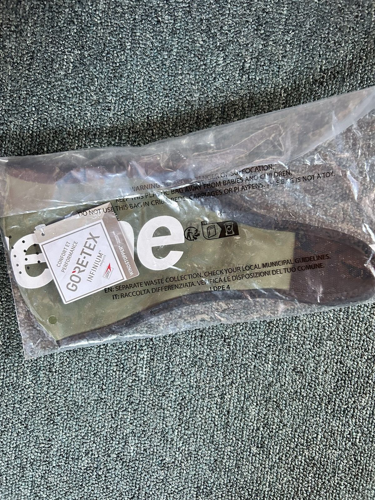 Goretex × Supreme Supreme WINDSTOPPER Facemask Dark Olive Size ONE SIZE - 4 Thumbnail