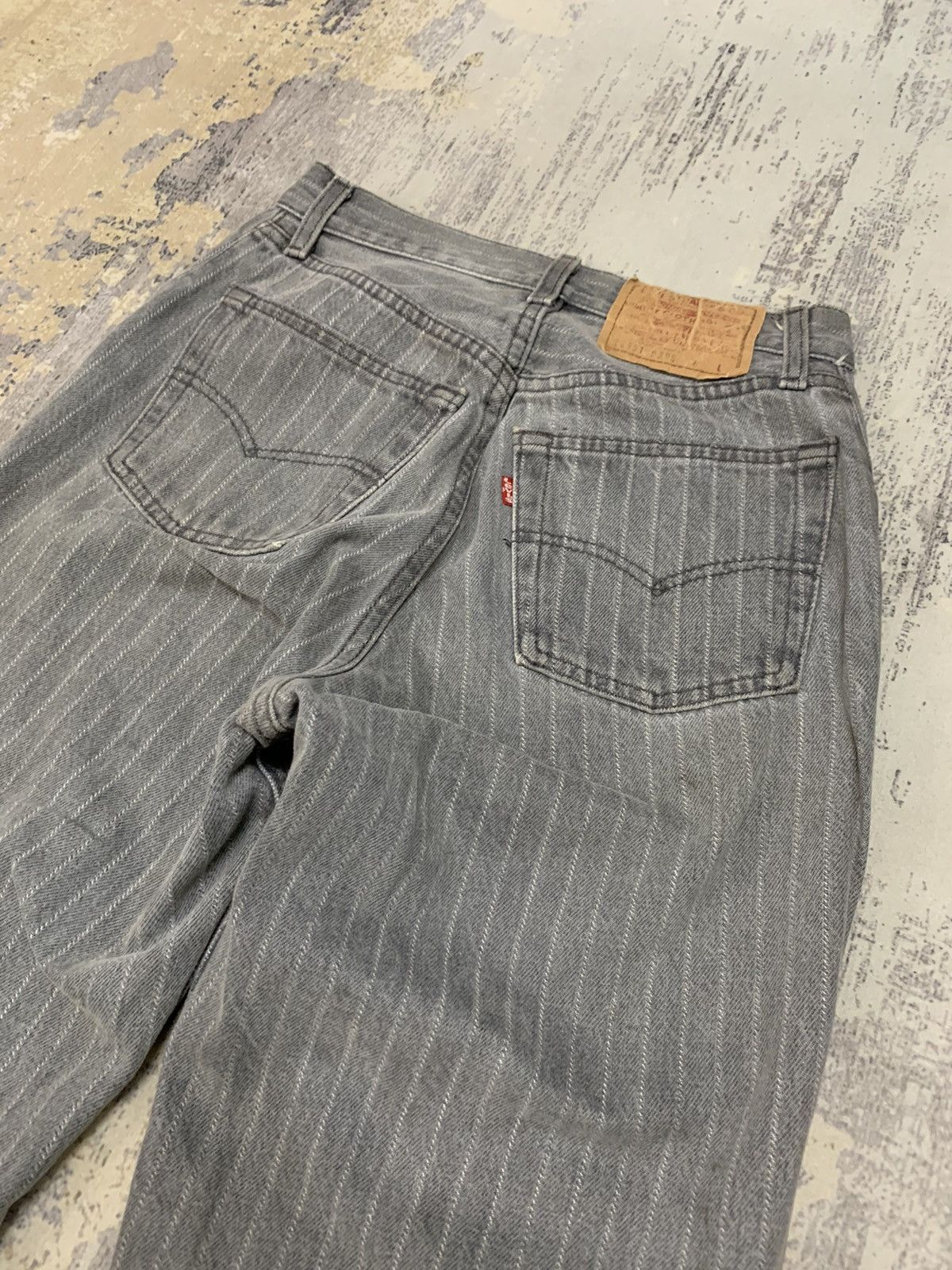 Levi's Vintage 90s Levi’s 501 Pin Stripe Straight Leg Jeans 26x32.5 Size US 26 / EU 42 - 7 Thumbnail