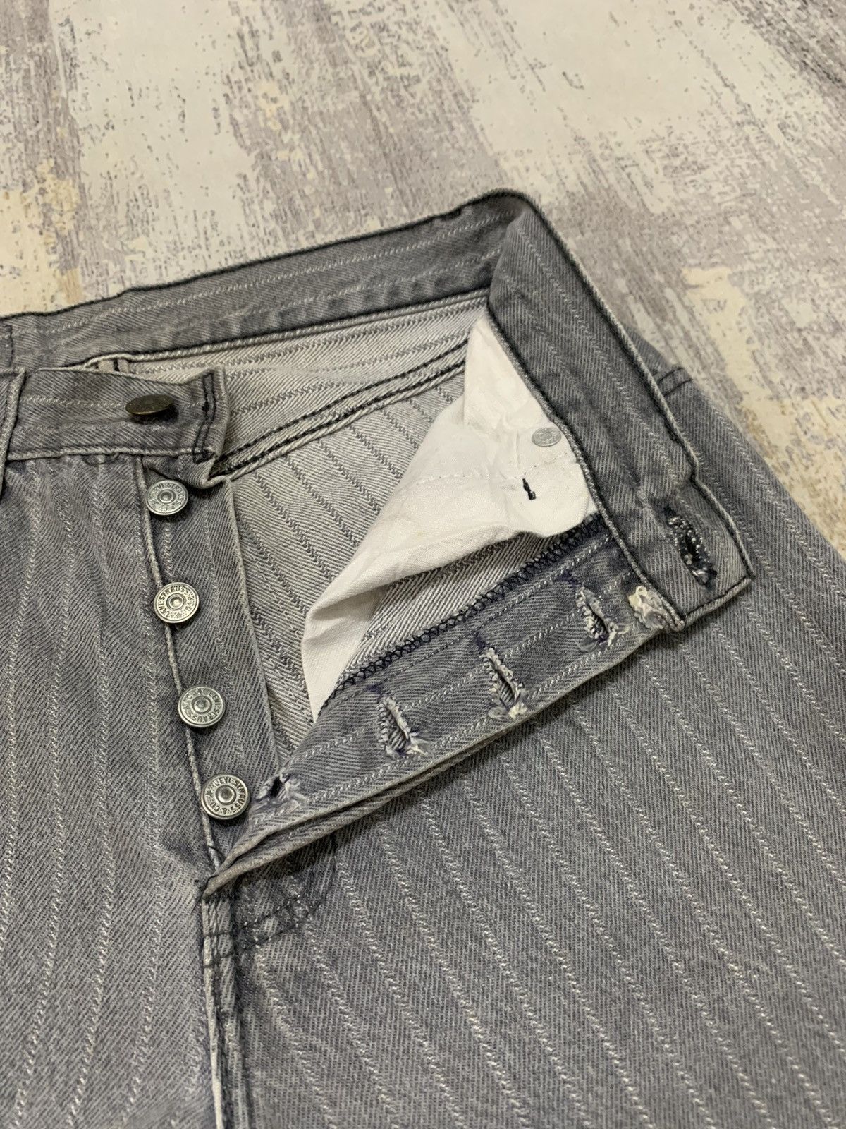 Levi's Vintage 90s Levi’s 501 Pin Stripe Straight Leg Jeans 26x32.5 Size US 26 / EU 42 - 4 Thumbnail