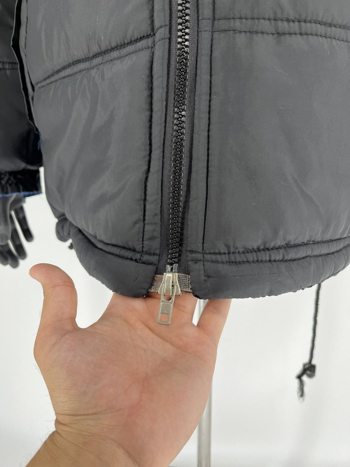 Helly Hansen Vintage Helly Hansen Reversible Down Jacket Size L Size US L / EU 52-54 / 3 - 19 Thumbnail