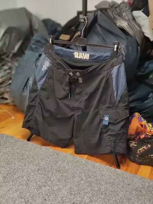 G-Star Vintage 90's G Star Raw Black Logo Nylon Cargo Shorts Size US 32 / EU 48 - 9 Thumbnail