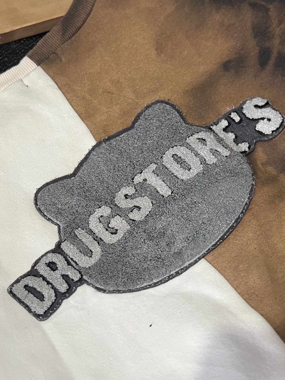 Designer × Vintage DRUG STORE’S TYE DYE SWEATSHIRT BIG EMBROIDERY SPELLOUT Size US M / EU 48-50 / 2 - 3 Thumbnail