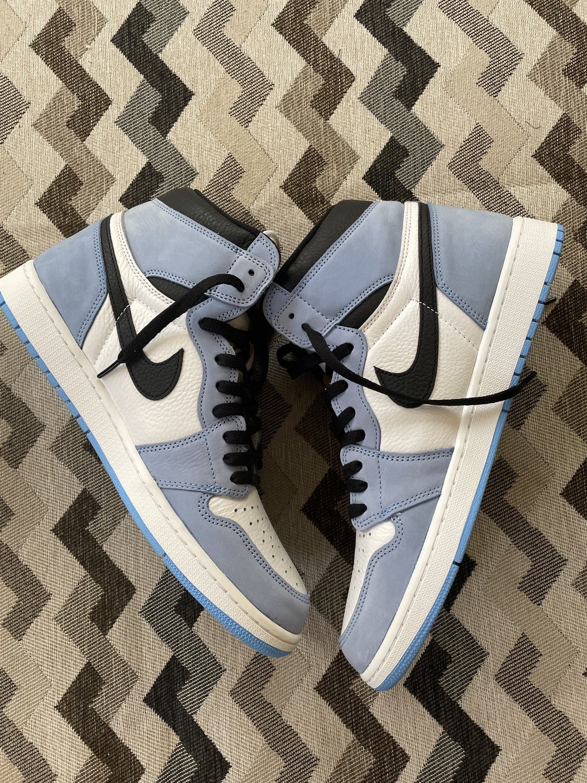 Jordan Brand × Nike Air Jordan 1 Retro High OG University Blue Size US 13 / EU 46 - 5 Thumbnail