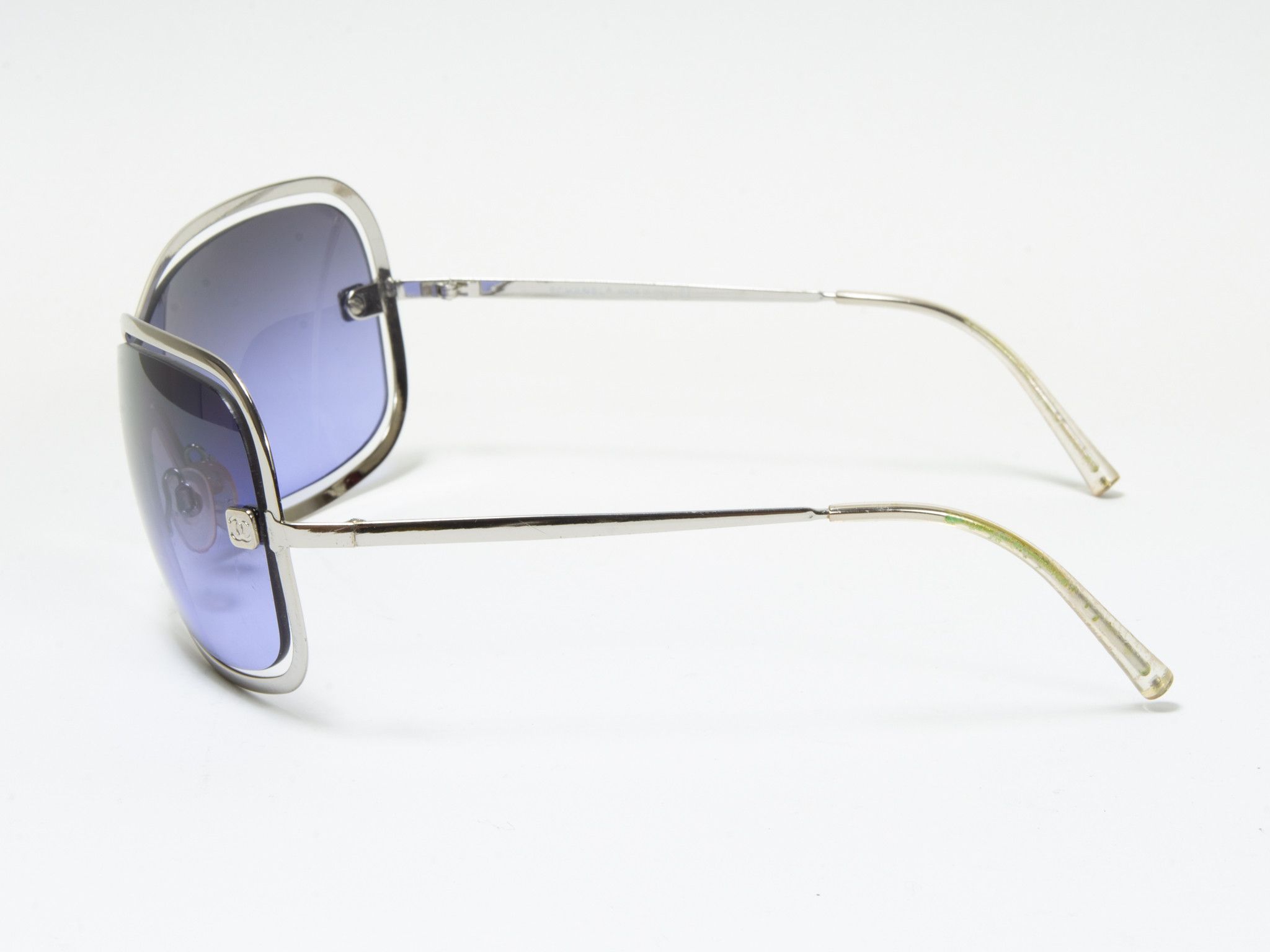 Chanel PURPLE VINTAGE CHANEL SUNGLASSES Size ONE SIZE - 2 Thumbnail