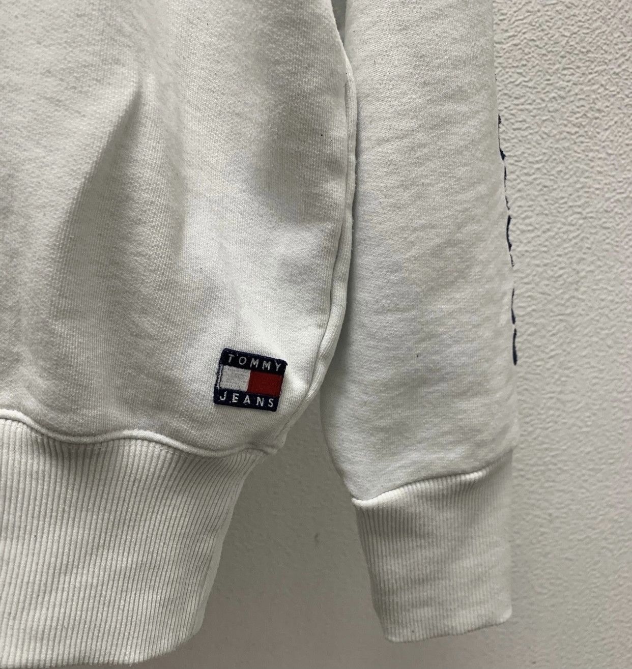 Tommy Hilfiger Tommy Hilfiger vintage sweatshirt big logo white L sz Size US XL / EU 56 / 4 - 3 Thumbnail