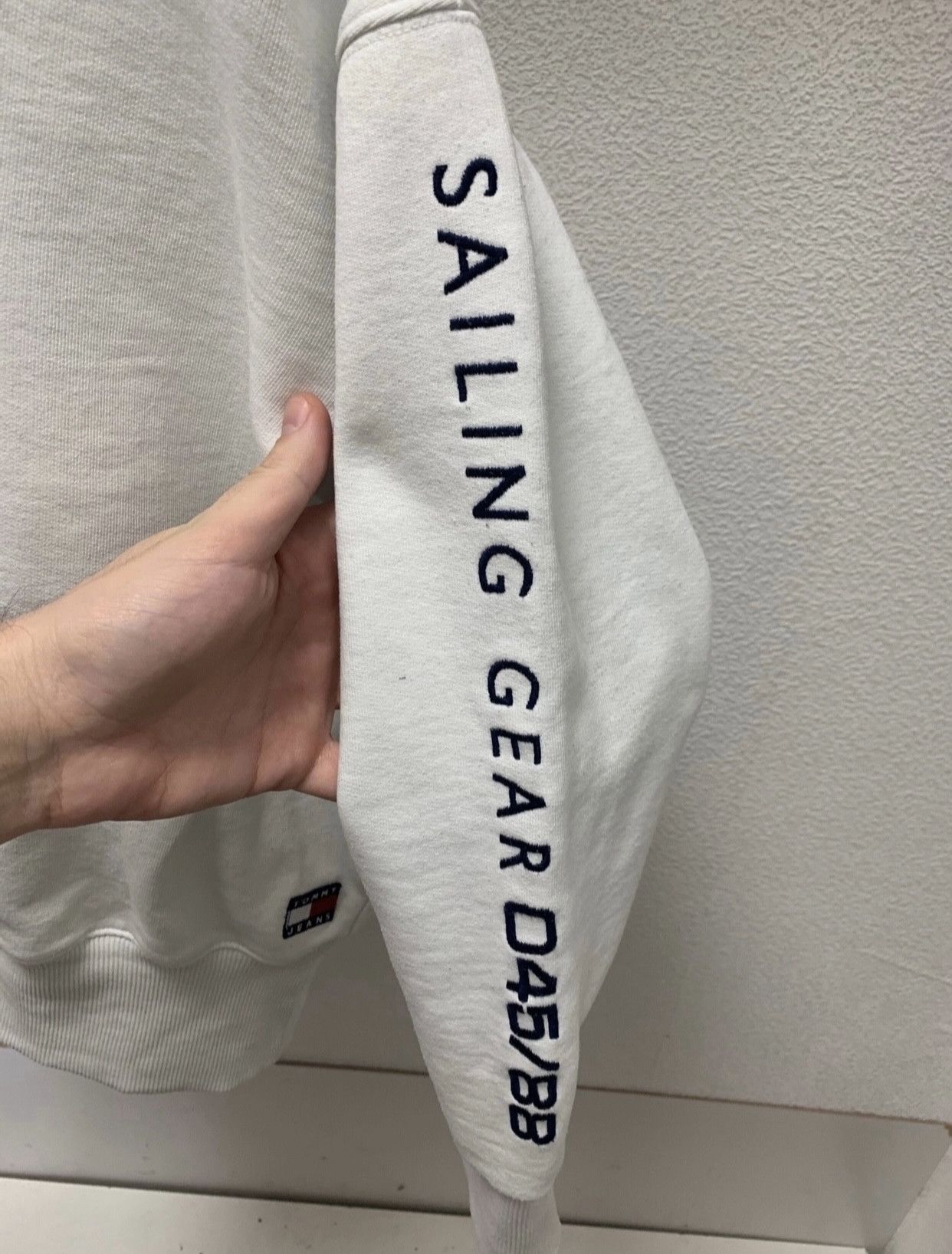 Tommy Hilfiger Tommy Hilfiger vintage sweatshirt big logo white L sz Size US XL / EU 56 / 4 - 4 Thumbnail