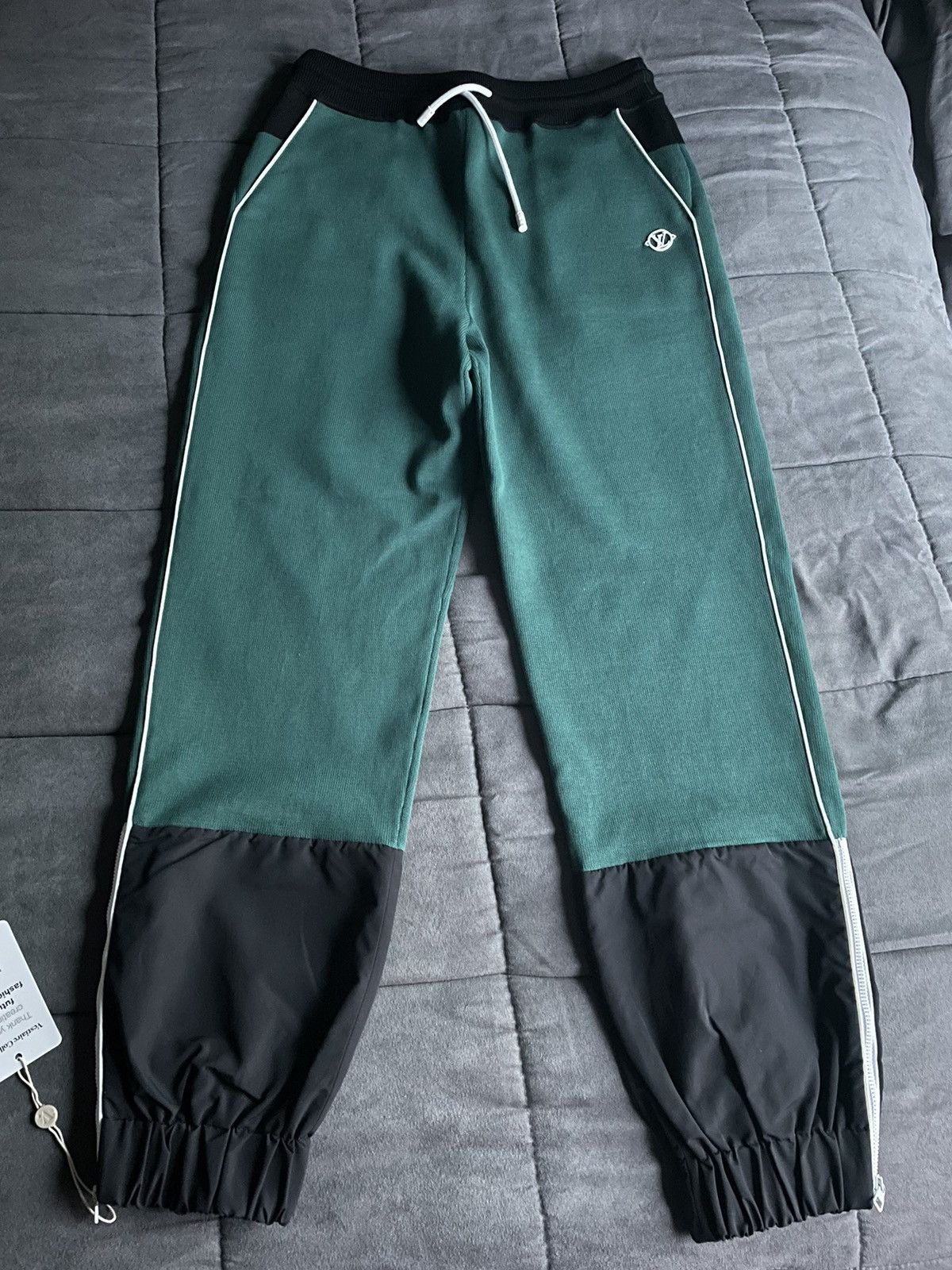Louis Vuitton Louis Vuitton Hybrid Nylon Joggers Size US 32 / EU 48 - 2 Thumbnail