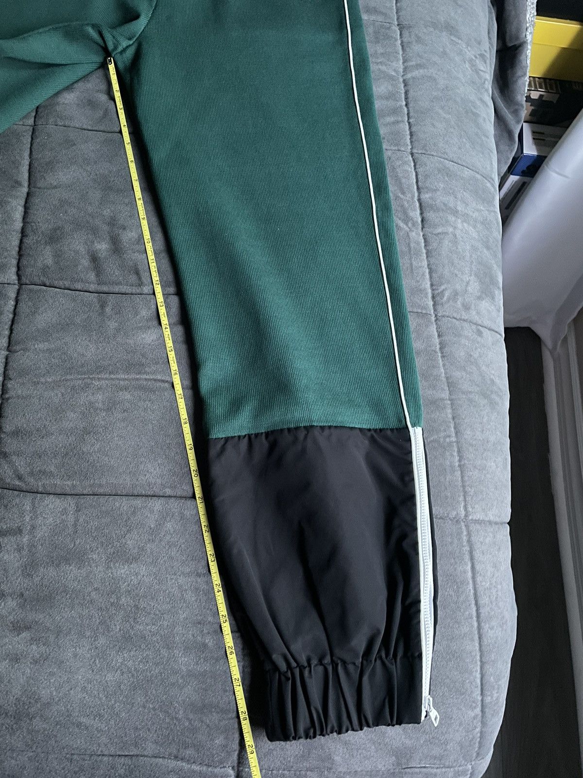 Louis Vuitton Louis Vuitton Hybrid Nylon Joggers Size US 32 / EU 48 - 10 Thumbnail