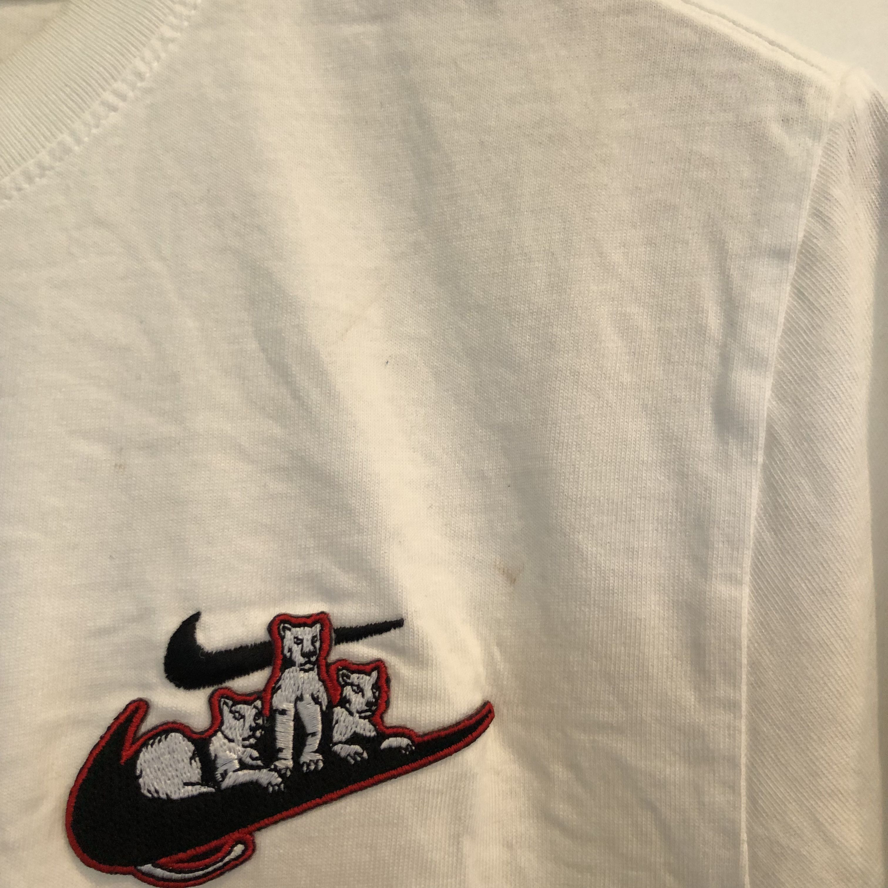 Nike Vintage Nike Embroidered Patches Tee Size US M / EU 48-50 / 2 - 4 Thumbnail
