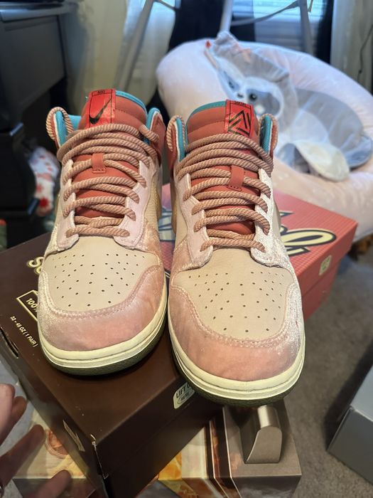dunk low strawberry milk