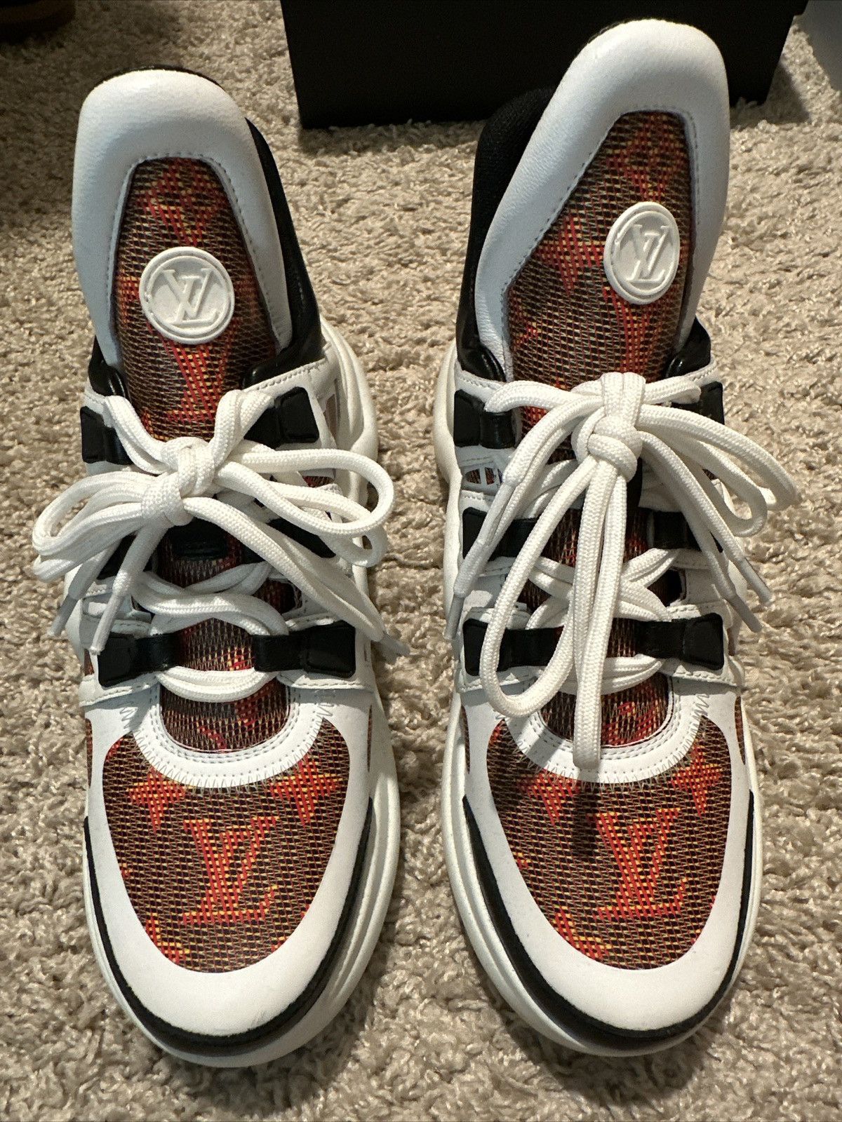 Louis Vuitton sneakers arch light