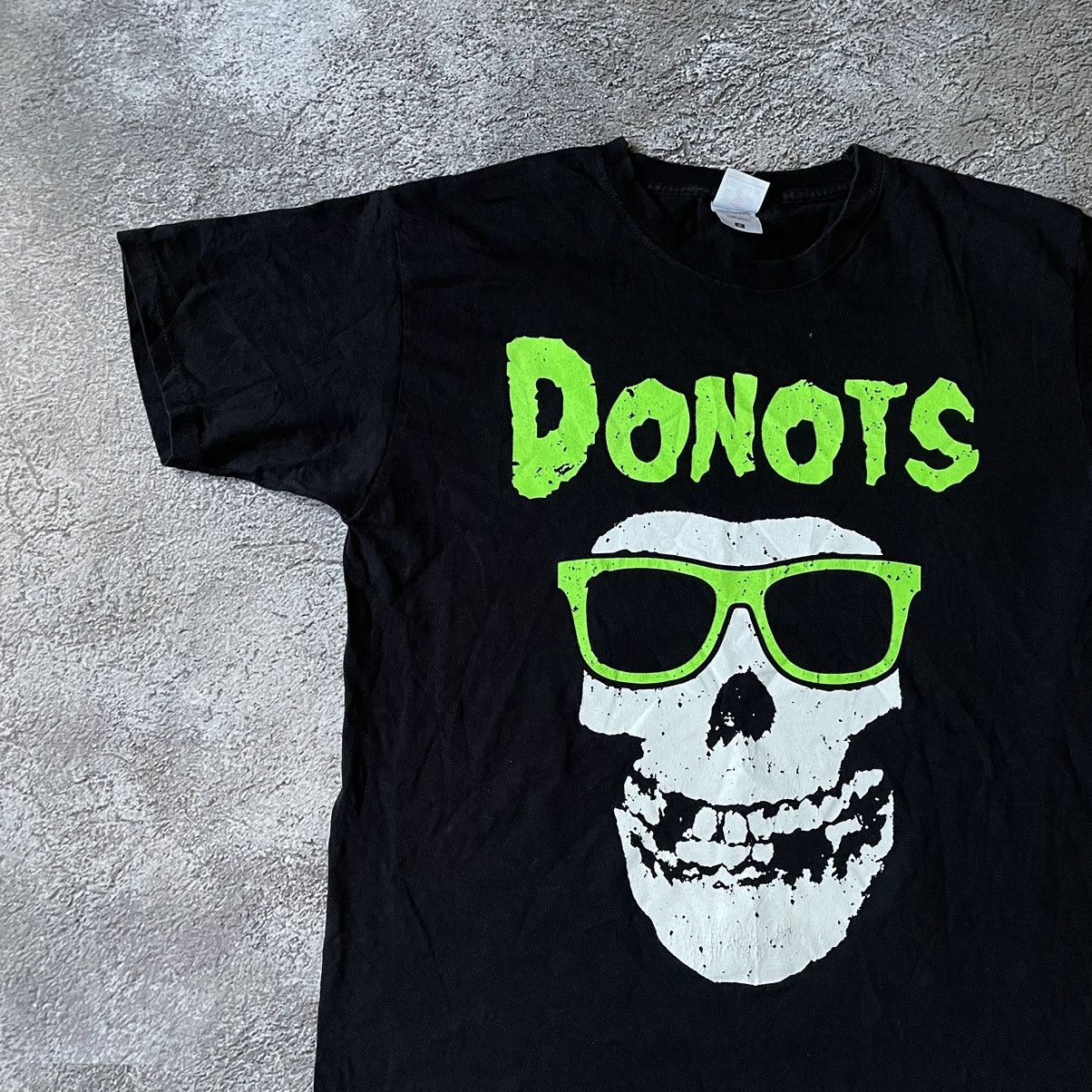 Vintage Vintage Y2K Donots Skull Graphic Tee Streetwear Worn In M Size US M / EU 48-50 / 2 - 4 Thumbnail