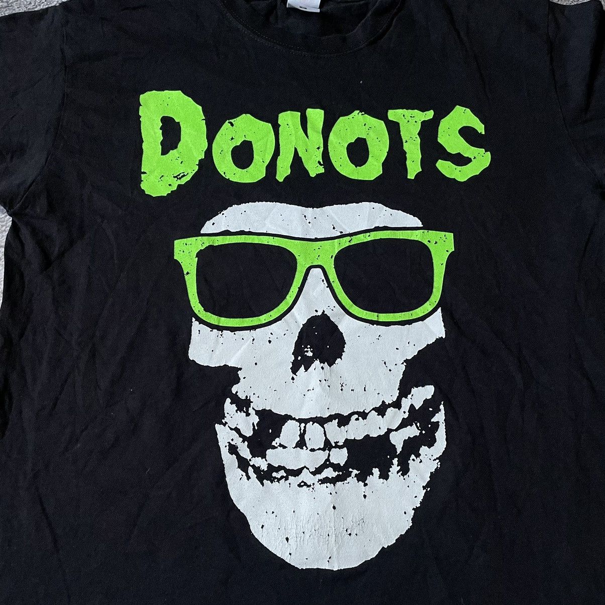 Vintage Vintage Y2K Donots Skull Graphic Tee Streetwear Worn In M Size US M / EU 48-50 / 2 - 6 Thumbnail