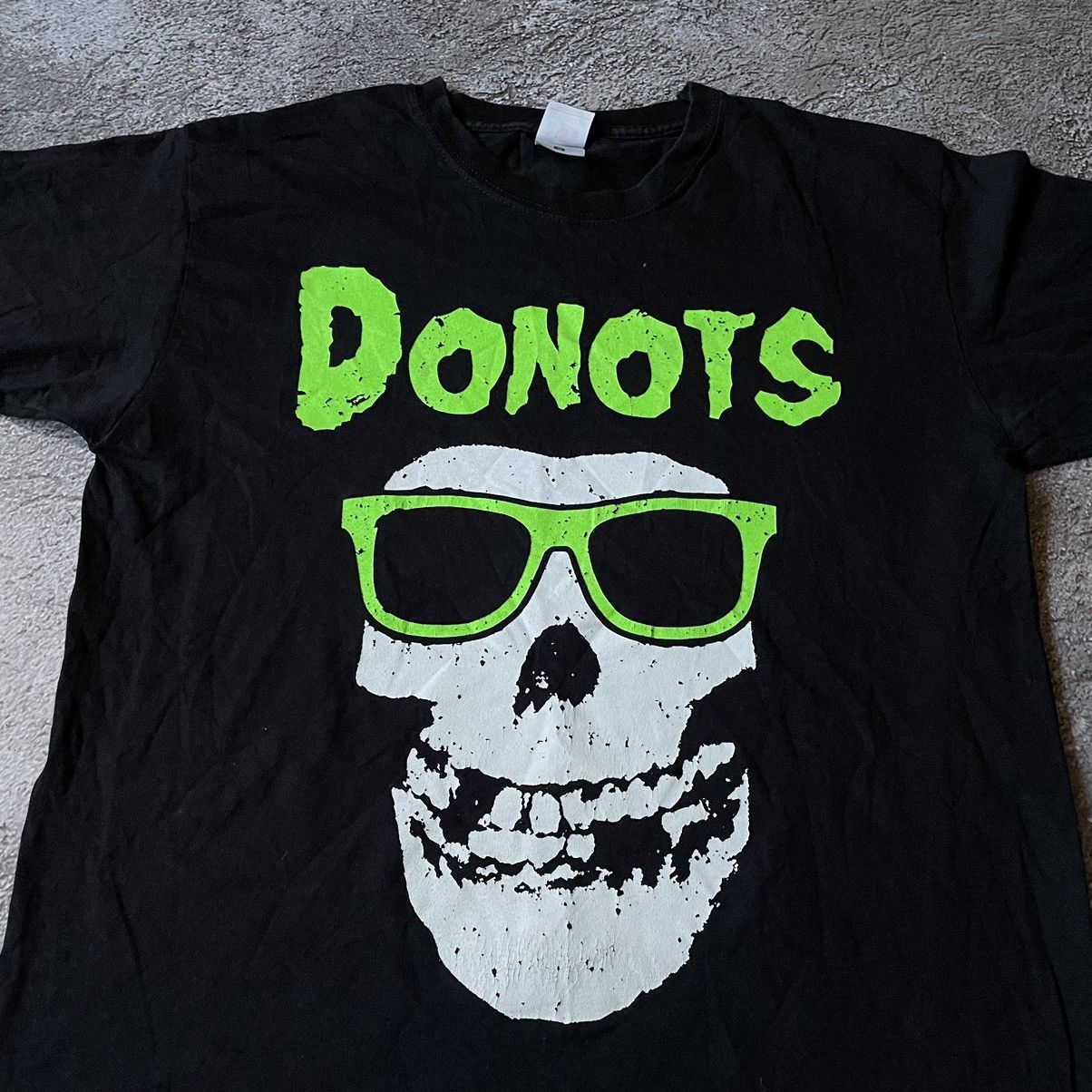 Vintage Vintage Y2K Donots Skull Graphic Tee Streetwear Worn In M Size US M / EU 48-50 / 2 - 5 Thumbnail