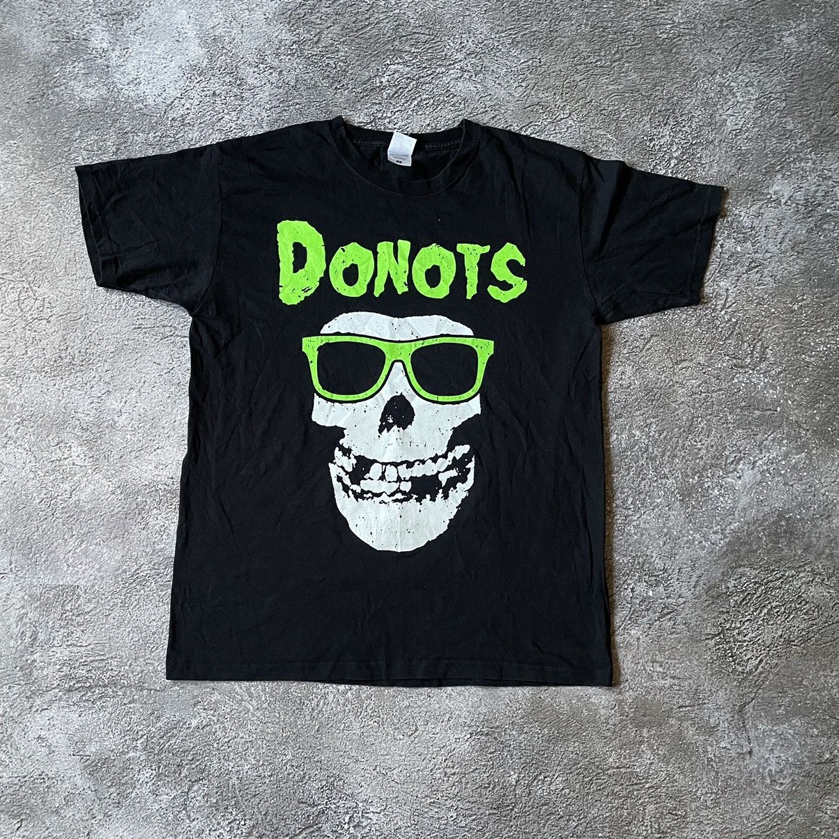 Vintage Vintage Y2K Donots Skull Graphic Tee Streetwear Worn In M Size US M / EU 48-50 / 2 - 3 Thumbnail