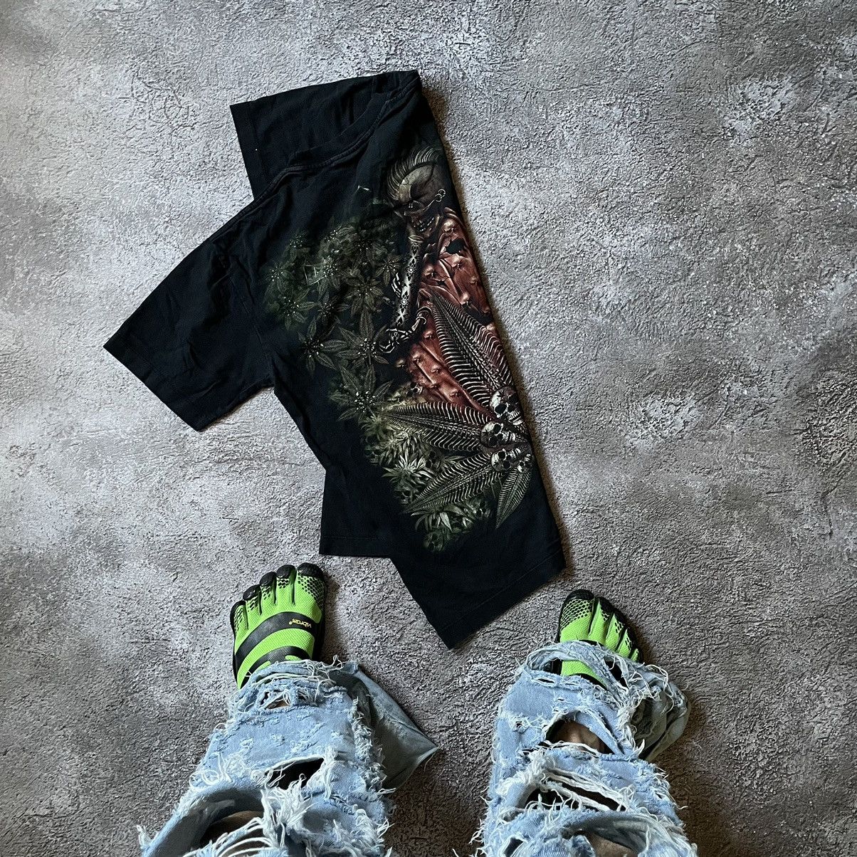Vintage Vintage Y2K Graphic Tee Weed Face Abstract Goth Bleached M Size US M / EU 48-50 / 2 - 6 Thumbnail