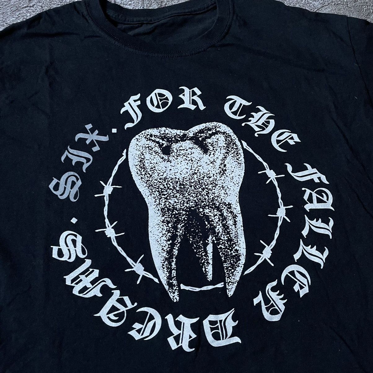 Vintage Vintage Y2K Graphic Tee Horror Abstract Thrashed Grunge L Size US L / EU 52-54 / 3 - 6 Thumbnail