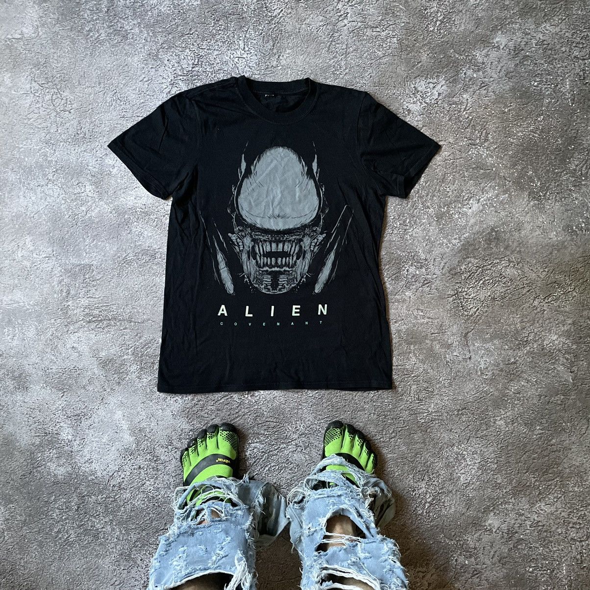 Vintage Vintage Y2K Alien Graphic Tee Horror Streetwear Black Slim S Size US S / EU 44-46 / 1 - 1 Thumbnail