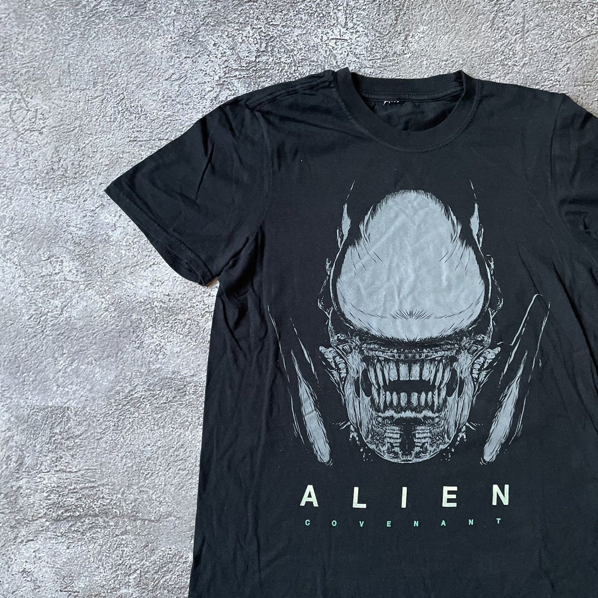 Vintage Vintage Y2K Alien Graphic Tee Horror Streetwear Black Slim S Size US S / EU 44-46 / 1 - 4 Thumbnail