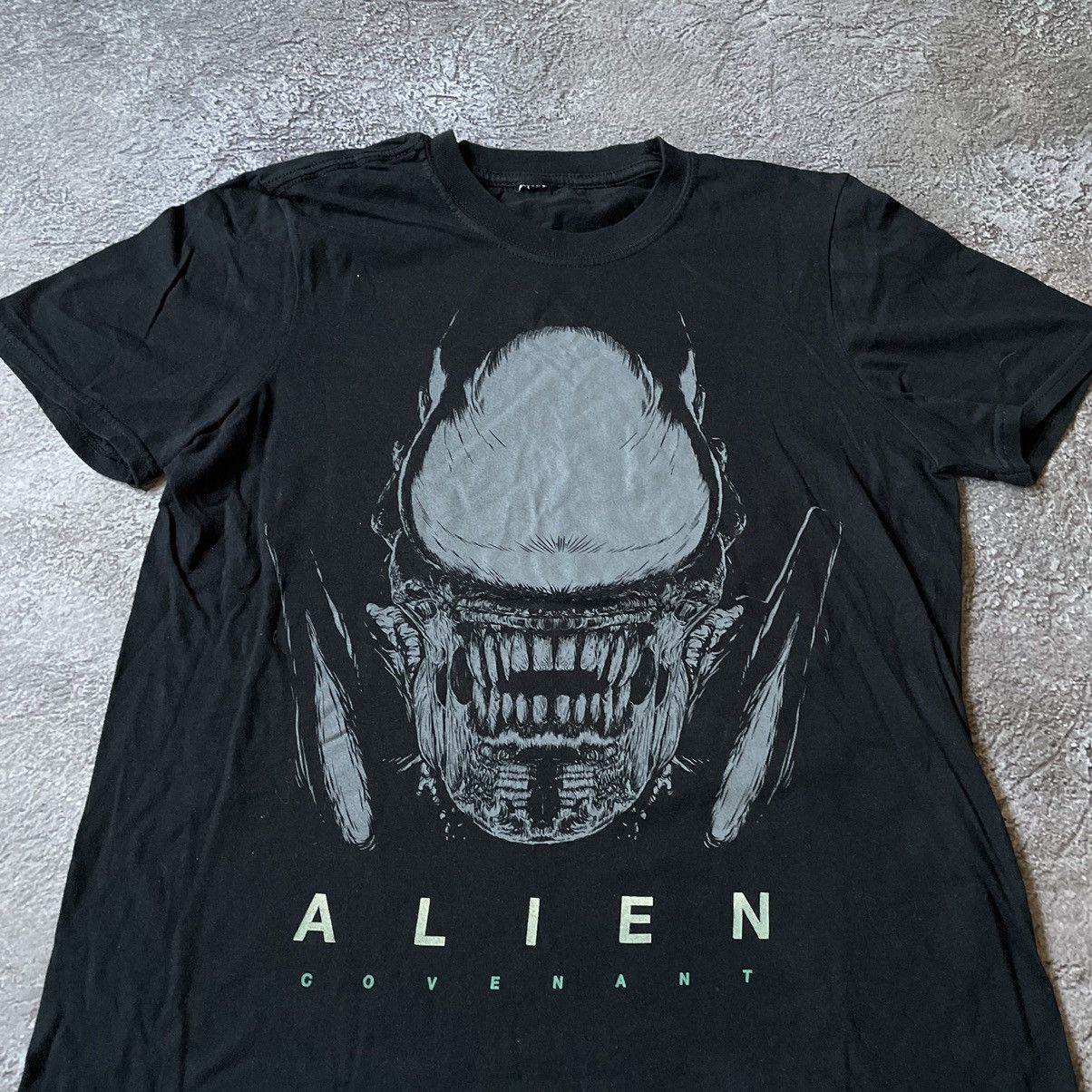 Vintage Vintage Y2K Alien Graphic Tee Horror Streetwear Black Slim S Size US S / EU 44-46 / 1 - 5 Thumbnail