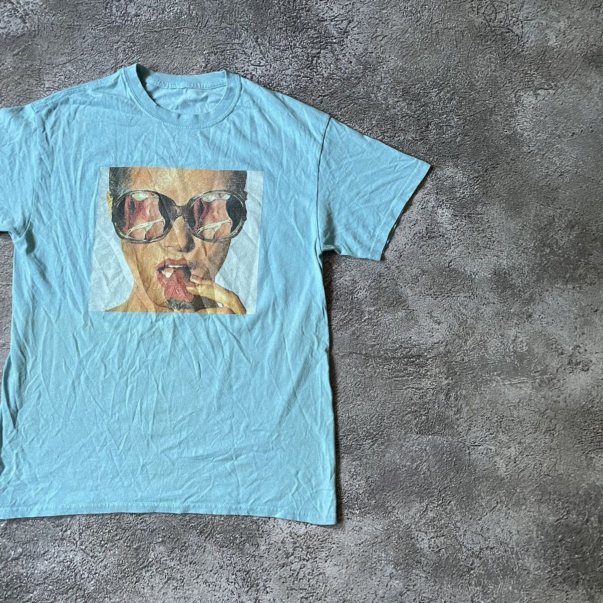Vintage Vintage Y2K Sun Faded Graphic Tee Portrait Print Blue Swag M Size US M / EU 48-50 / 2 - 3 Thumbnail