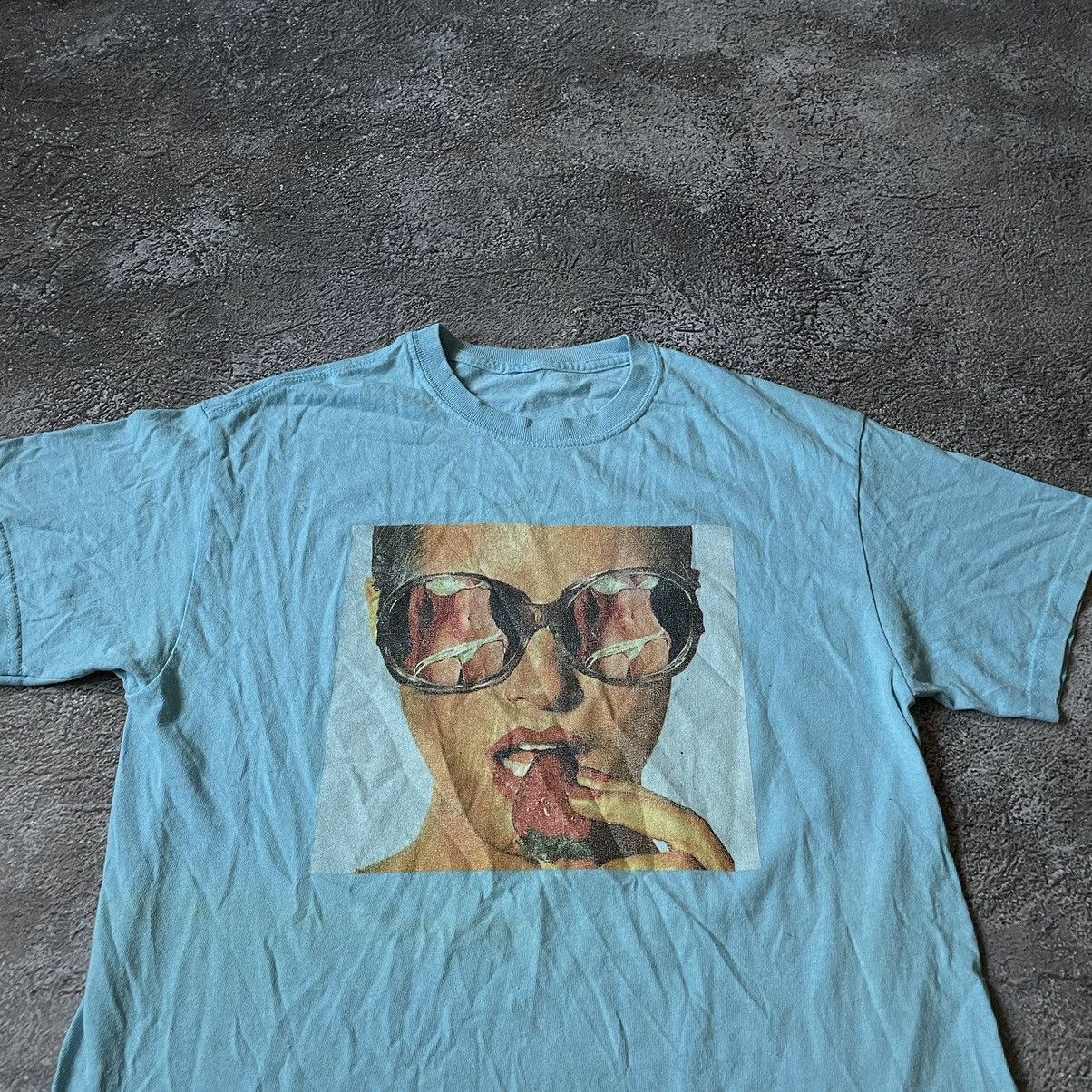 Vintage Vintage Y2K Sun Faded Graphic Tee Portrait Print Blue Swag M Size US M / EU 48-50 / 2 - 5 Thumbnail